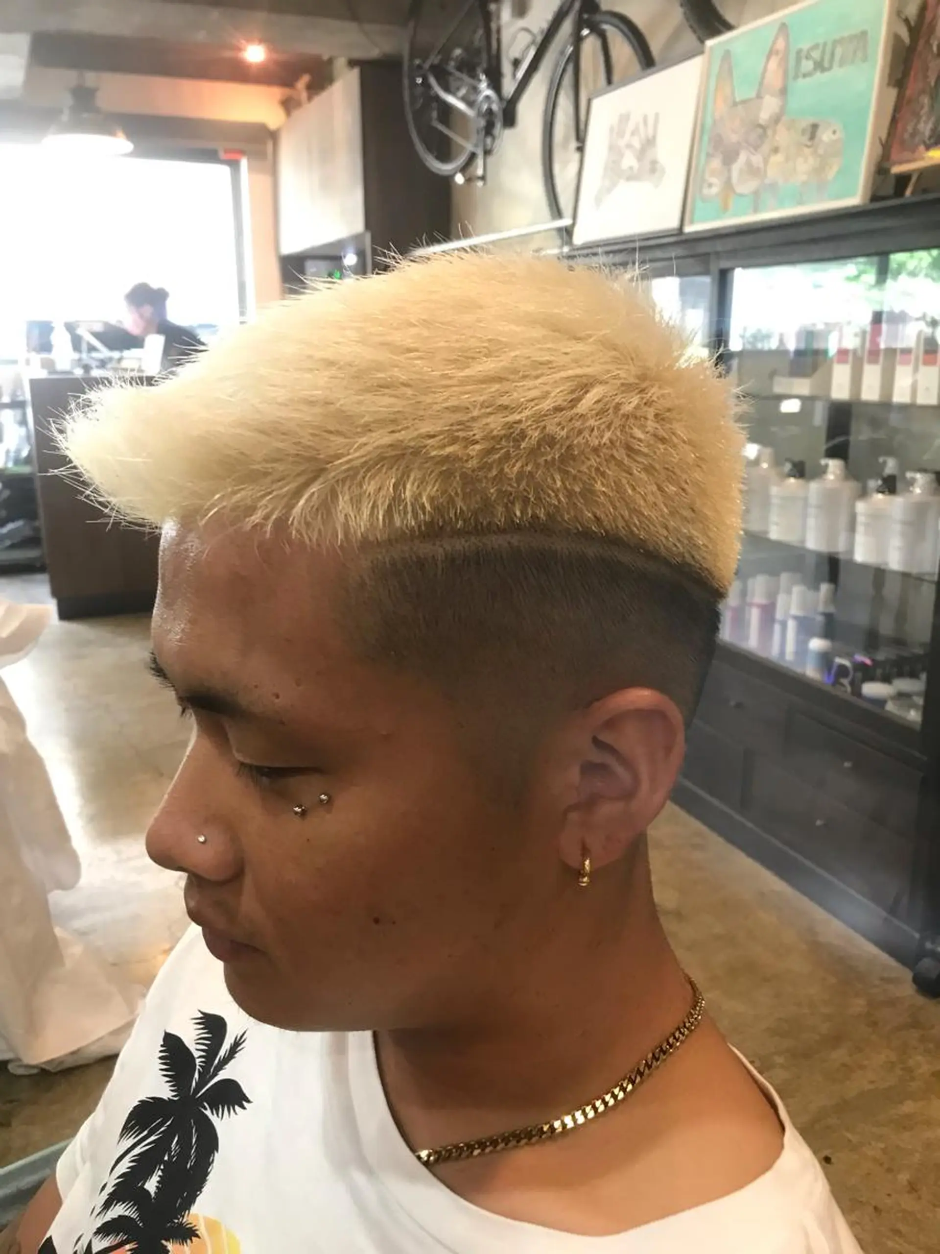 メンズ フェードカット メンズハイトーン カット ISUTA　中村 翔のヘアスタイル