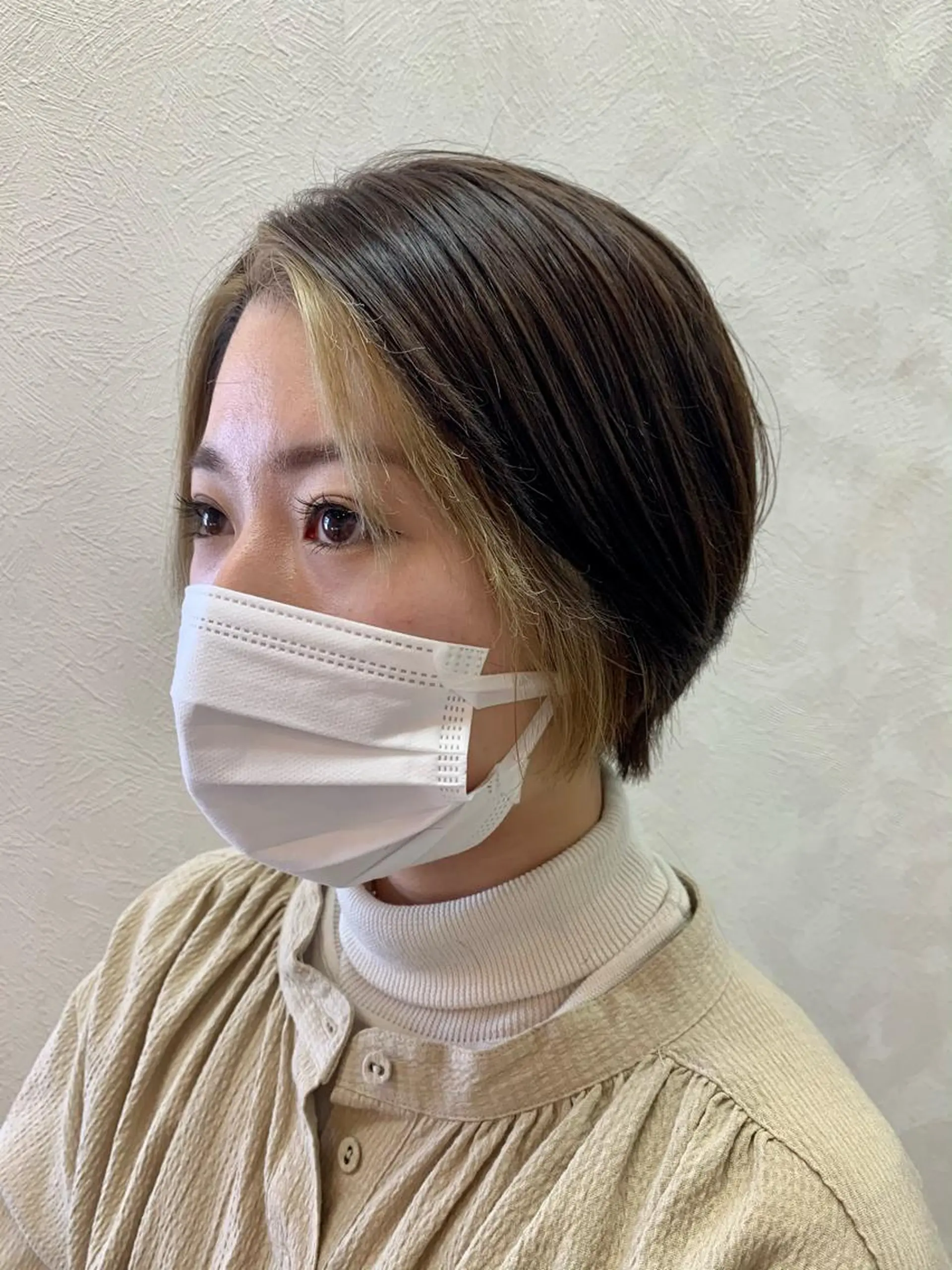 ショート カラー グレージュ カット ヘアカラー トリートメント 加藤 遥花のヘアスタイル