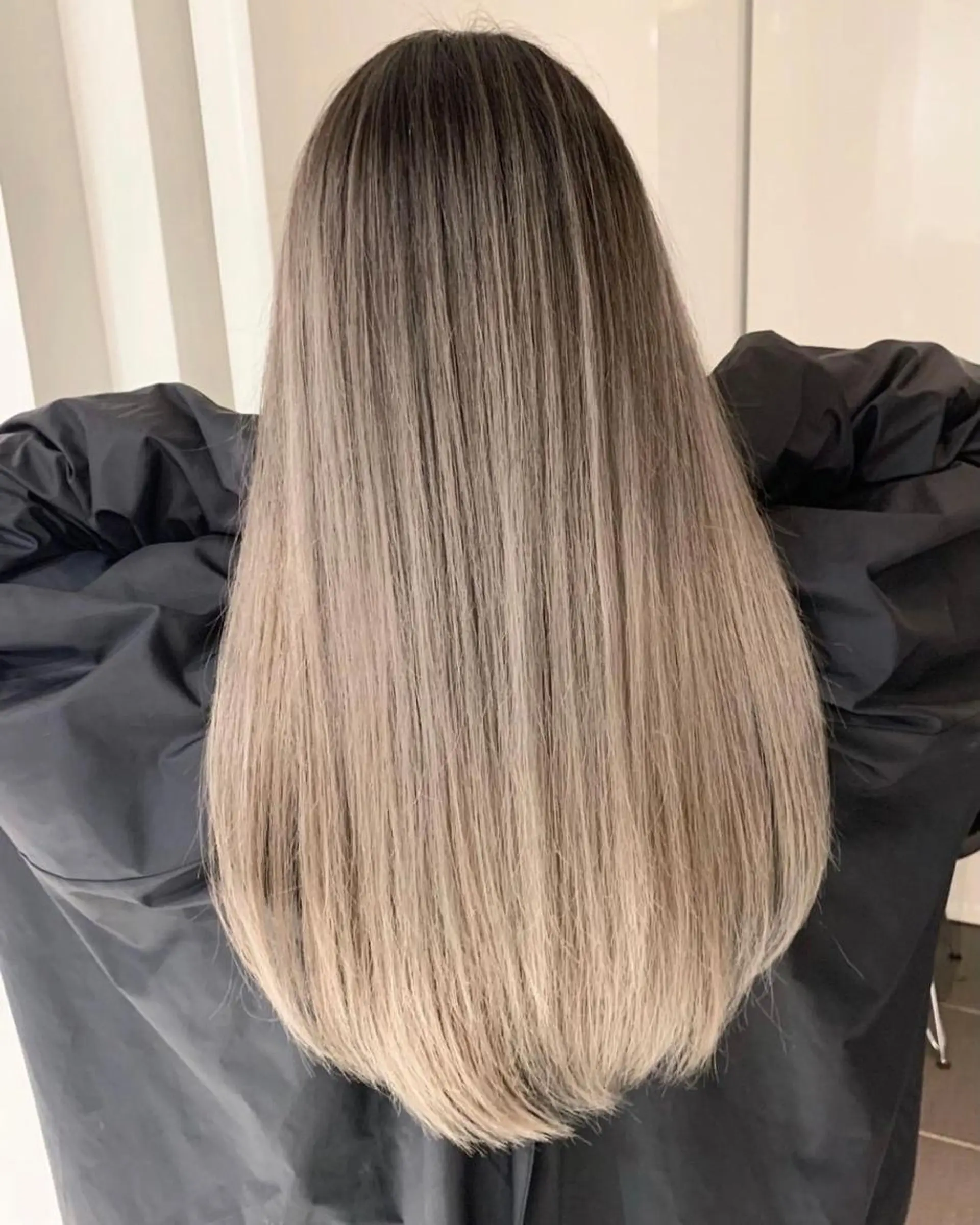 カラー アッシュ ベージュカラー ブルーカラー ブルーグレー ブルーグレージュ 公式 Ease by amble luxeのヘアスタイル