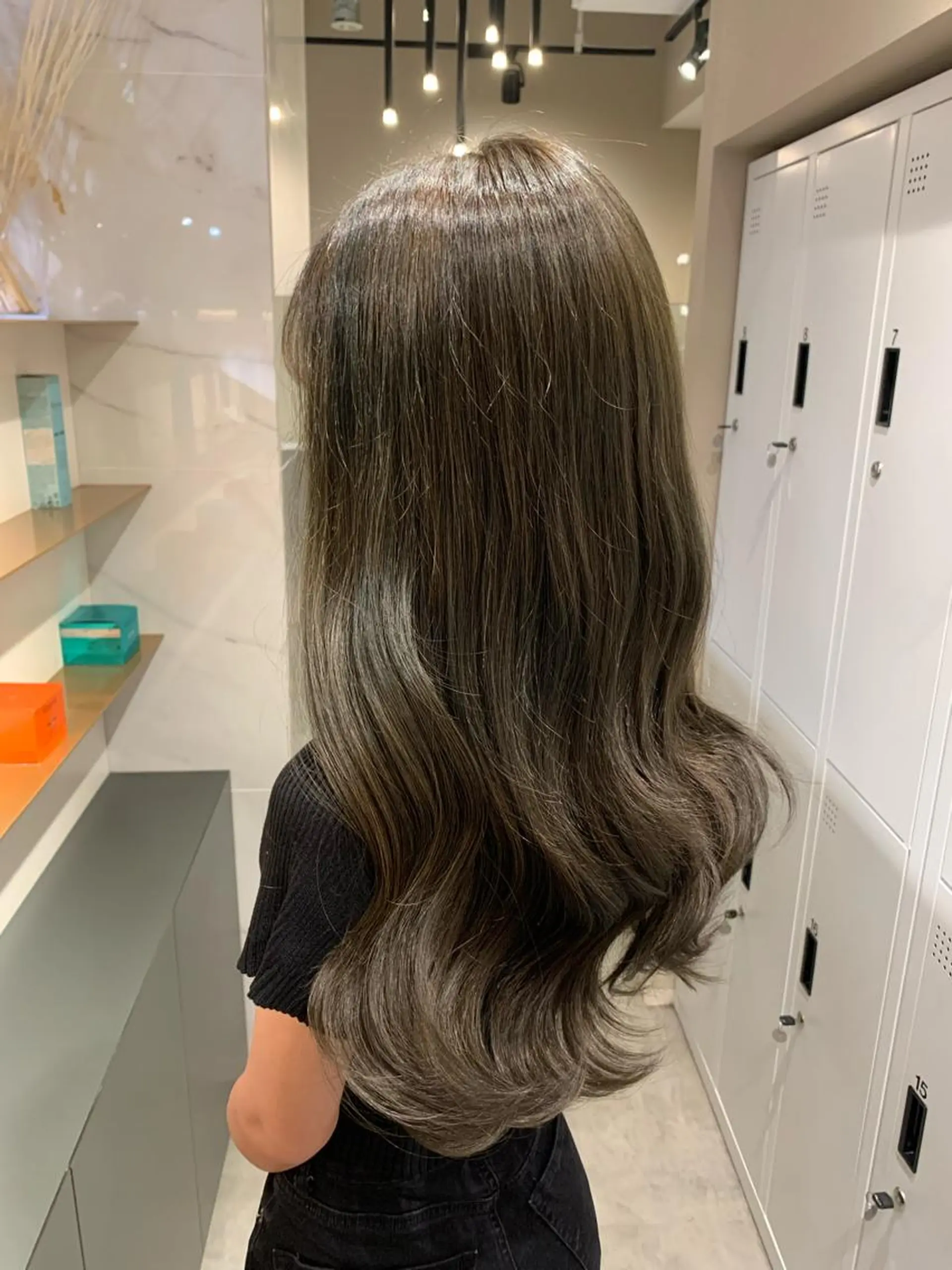ロング カラー 平尾 樹里のヘアスタイル
