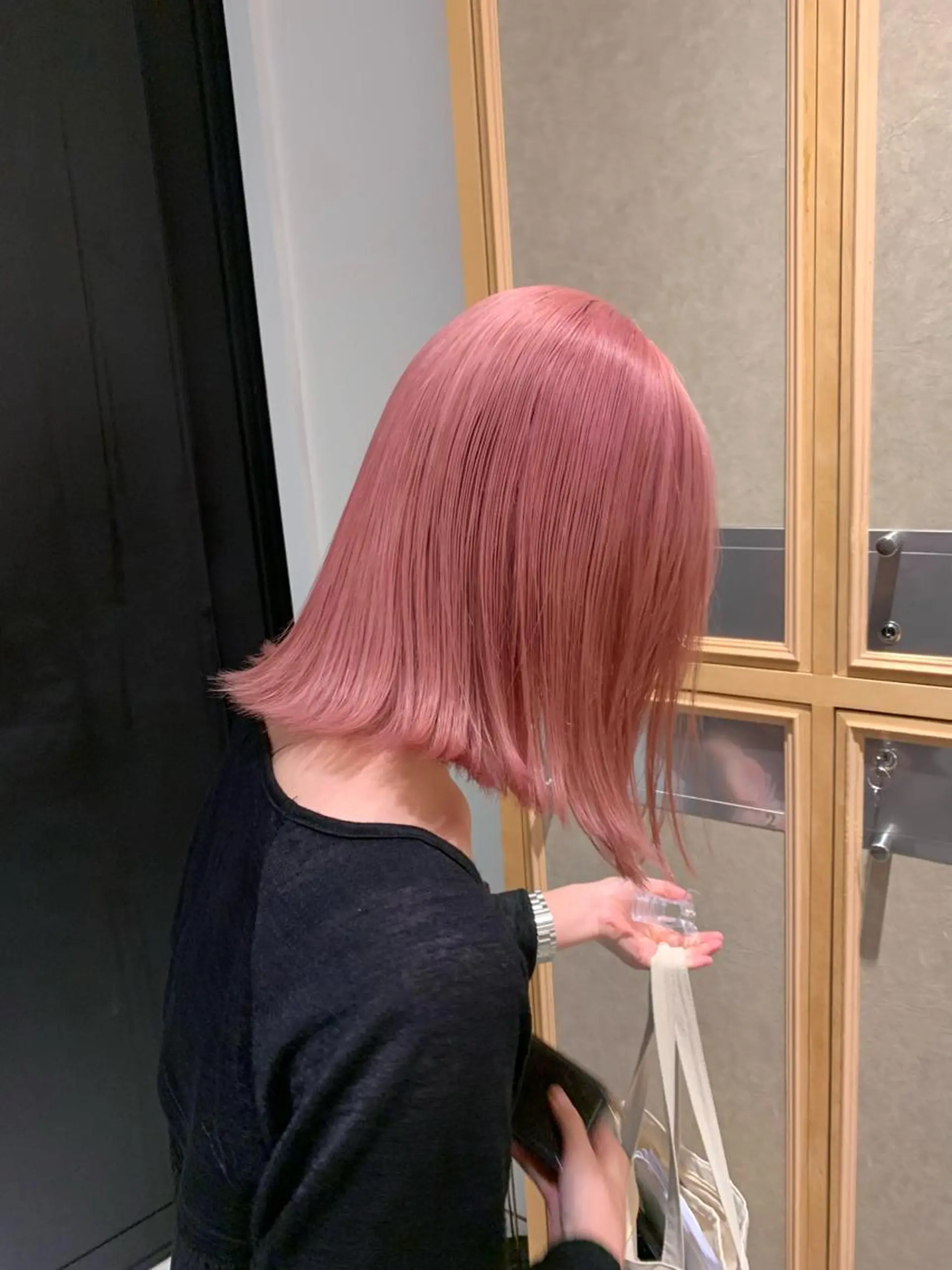 ミディアム ヘアカラー トリートメント 淡いハイトーンカラー レイヤーカットゆうかのヘアスタイル