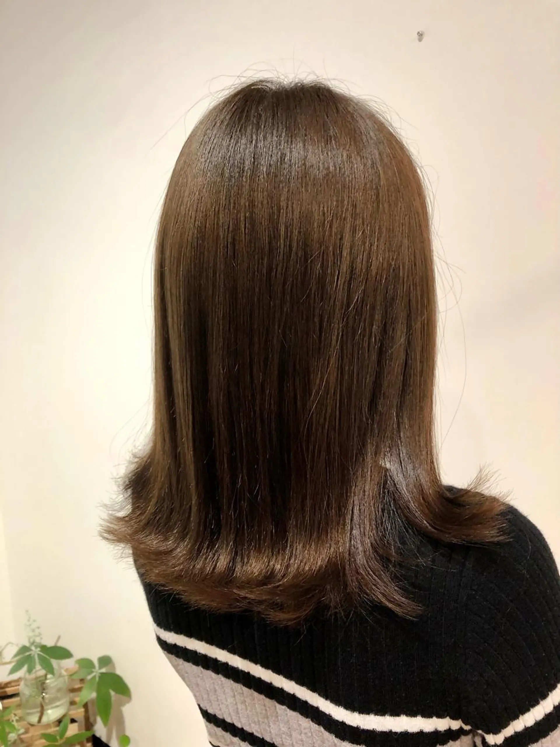 ミディアム カラー トップ スタイリストのヘアスタイル