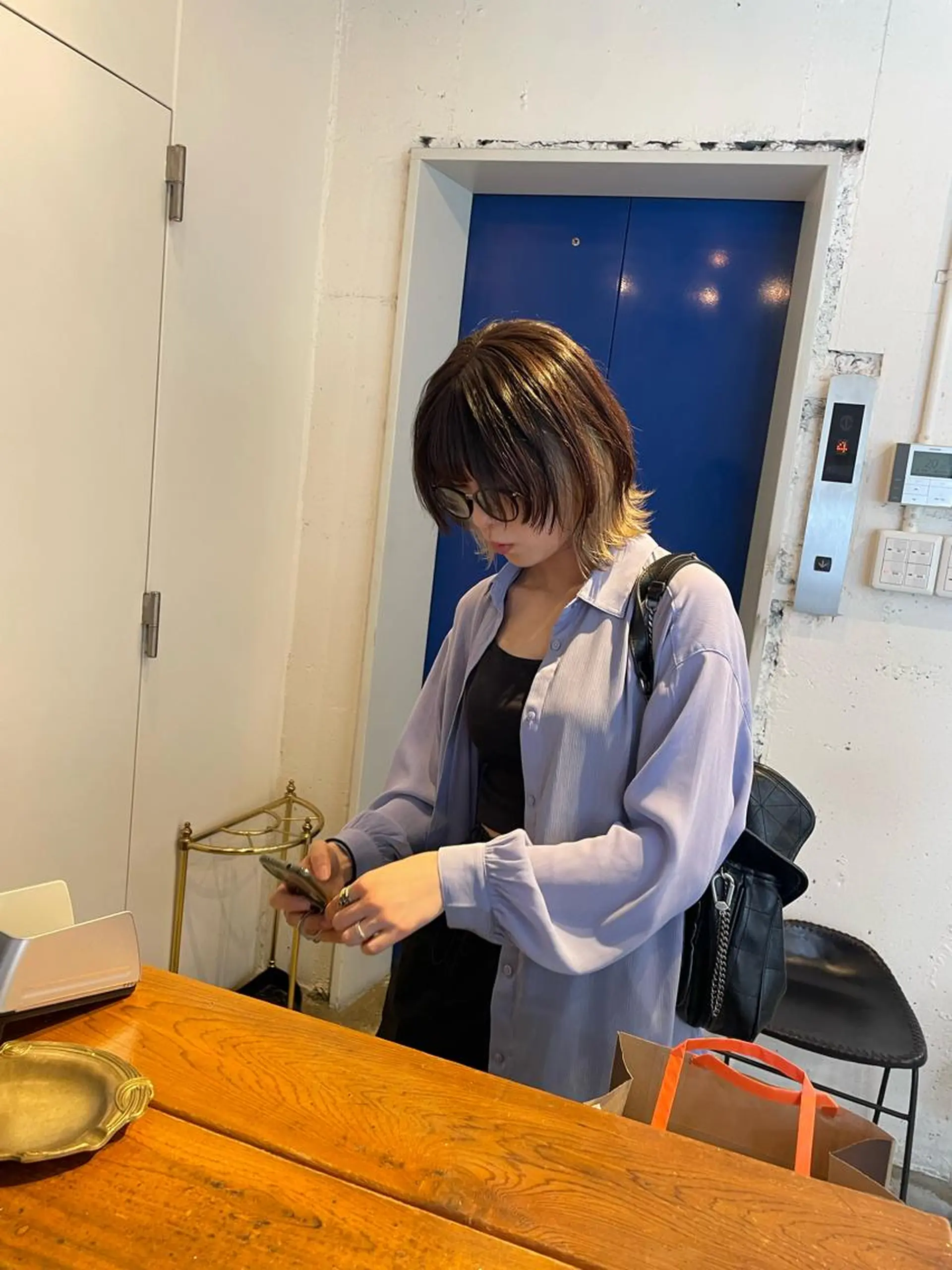 ミディアム カラー ブロンド インナーカラー ホワイトブロンド ヘアカラー トリートメント MIOベージュカラー 柔らかいカラーのヘアスタイル