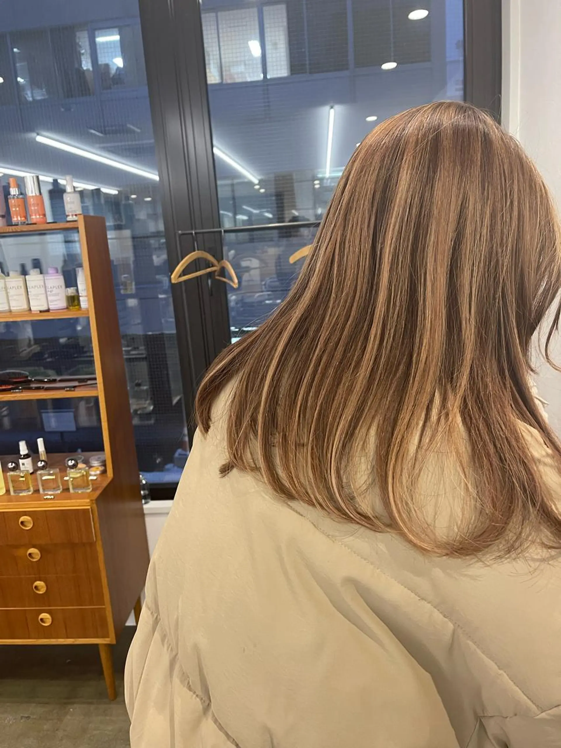 セミロング カラー カット ヘアカラー トリートメント 💓パーマ，💗 レイヤーカットのヘアスタイル