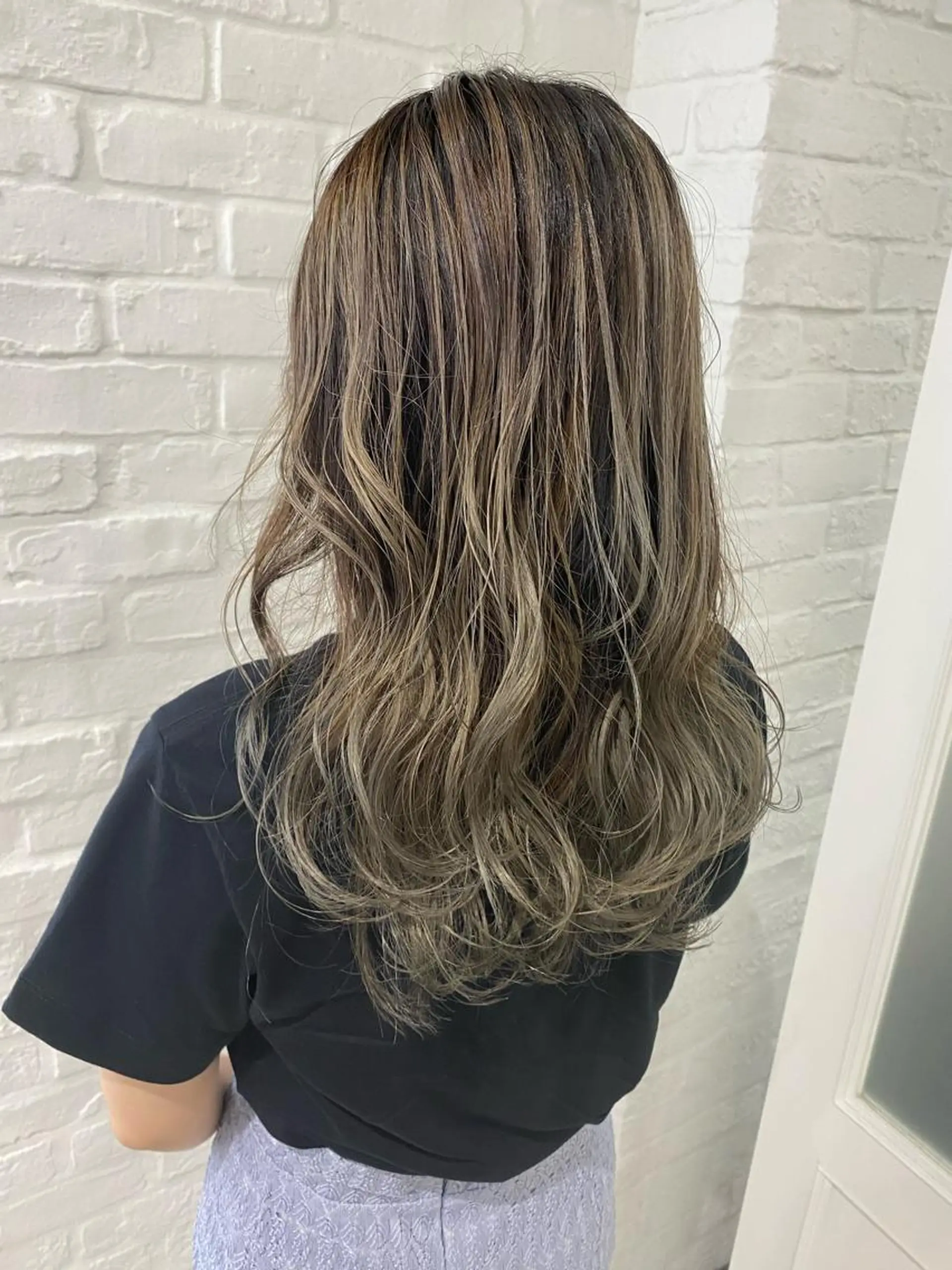 ロング レイヤーカット ヘアカラー 🍀透明感抜群🍀/ ハイトーンカラーのヘアスタイル