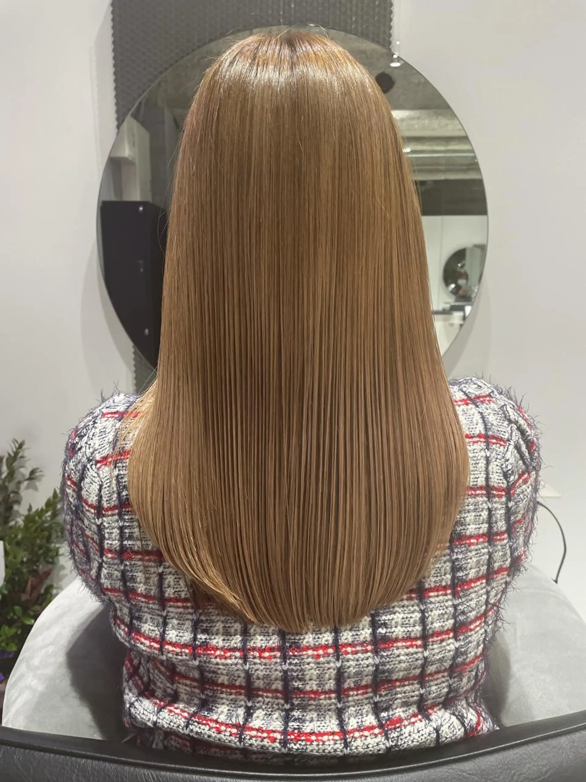 ミディアム カット ヘアカラー 縮毛矯正 トリートメント WISTERIA KAORUのヘアスタイル