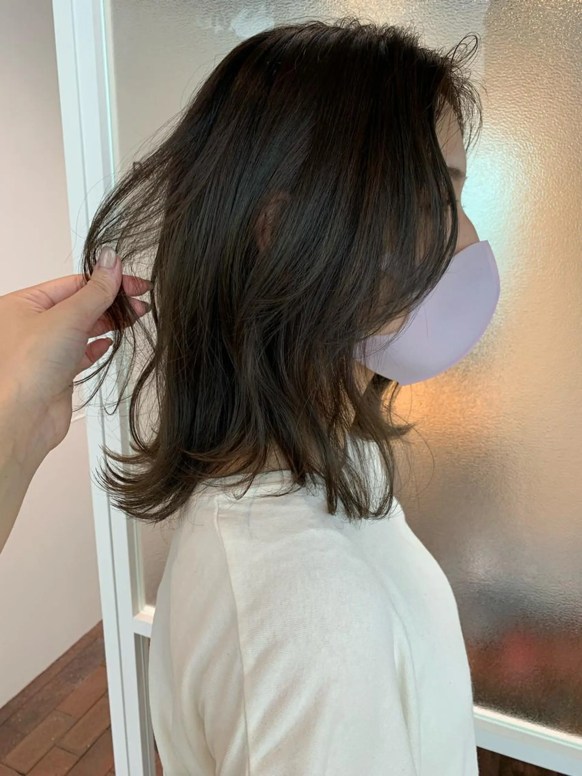 ミディアム カラー ブリーチ グレージュ オリーブグレージュ オリーブグレー カット ヘアカラー トリートメント 片岡 由依のヘアスタイル