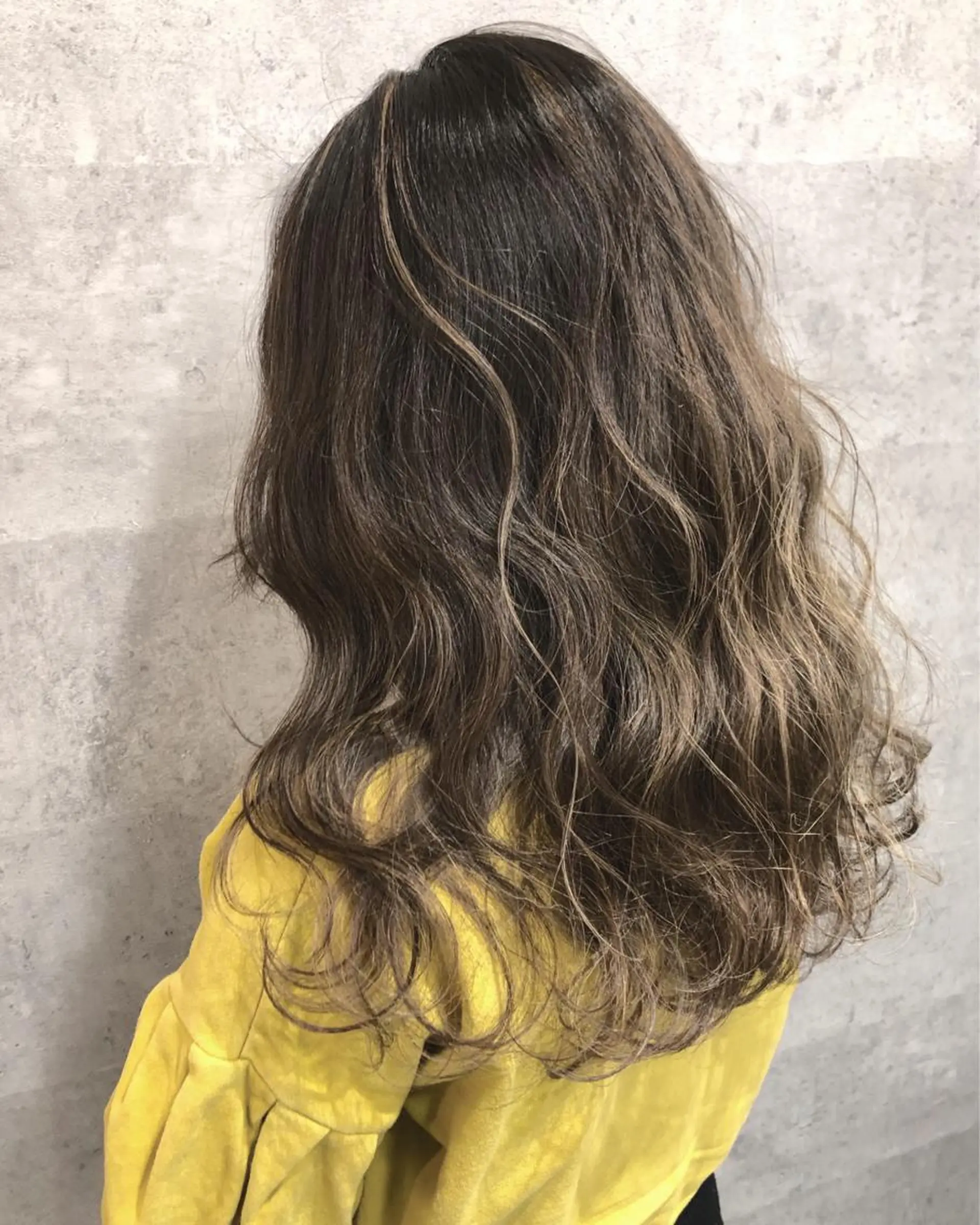 セミロング カラー 髪質改善 中川 翔のヘアスタイル