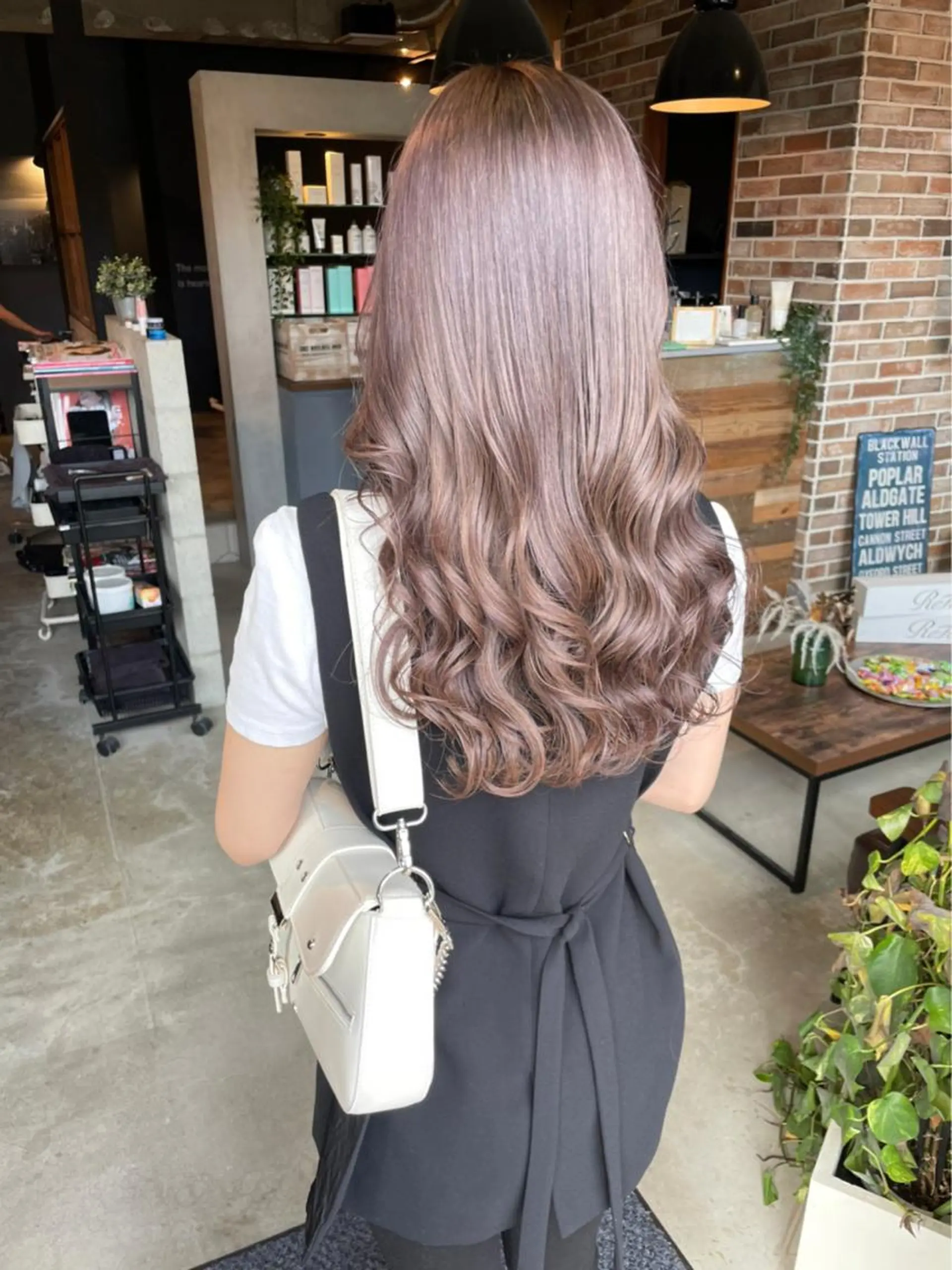カラー ベージュカラー ミルクティーベージュ 木村 朱里のヘアスタイル