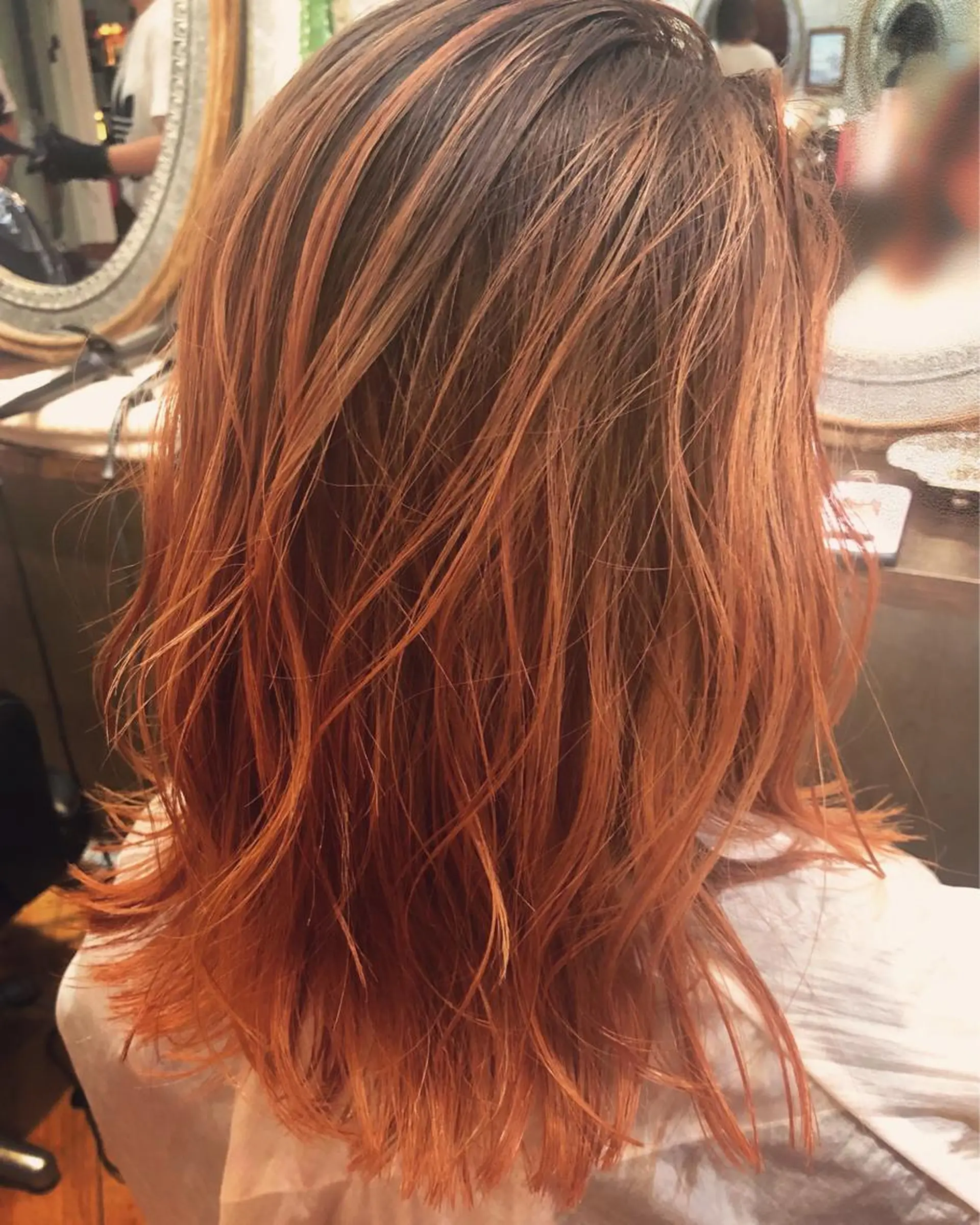 ミディアム 白髪ぼかし×デザイン 🕊️🫧ホウジョウのヘアスタイル
