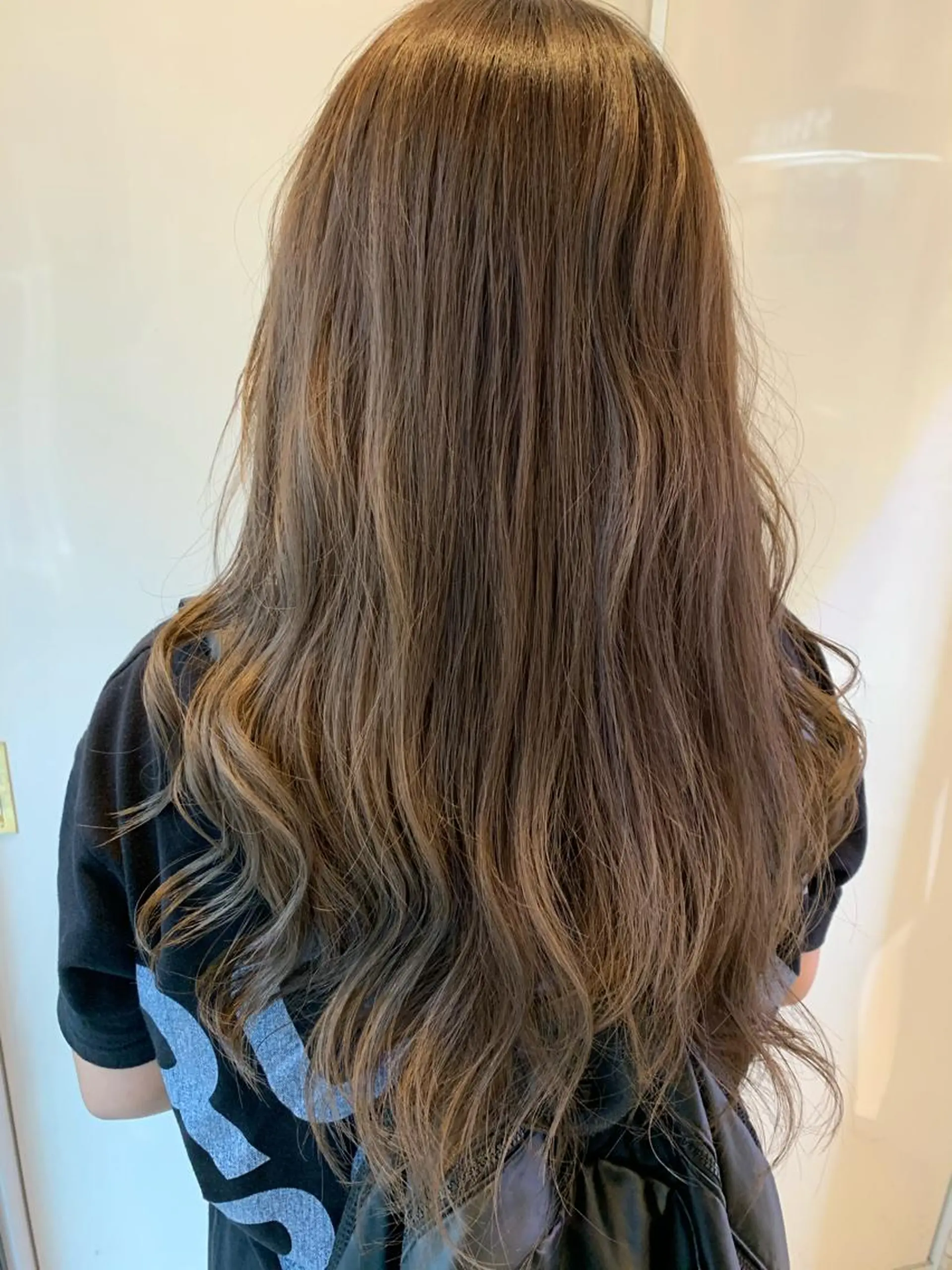 セミロング カラー ヘアカラー トリートメント 美髪形成！色素改善！ 秋田　和輝のヘアスタイル