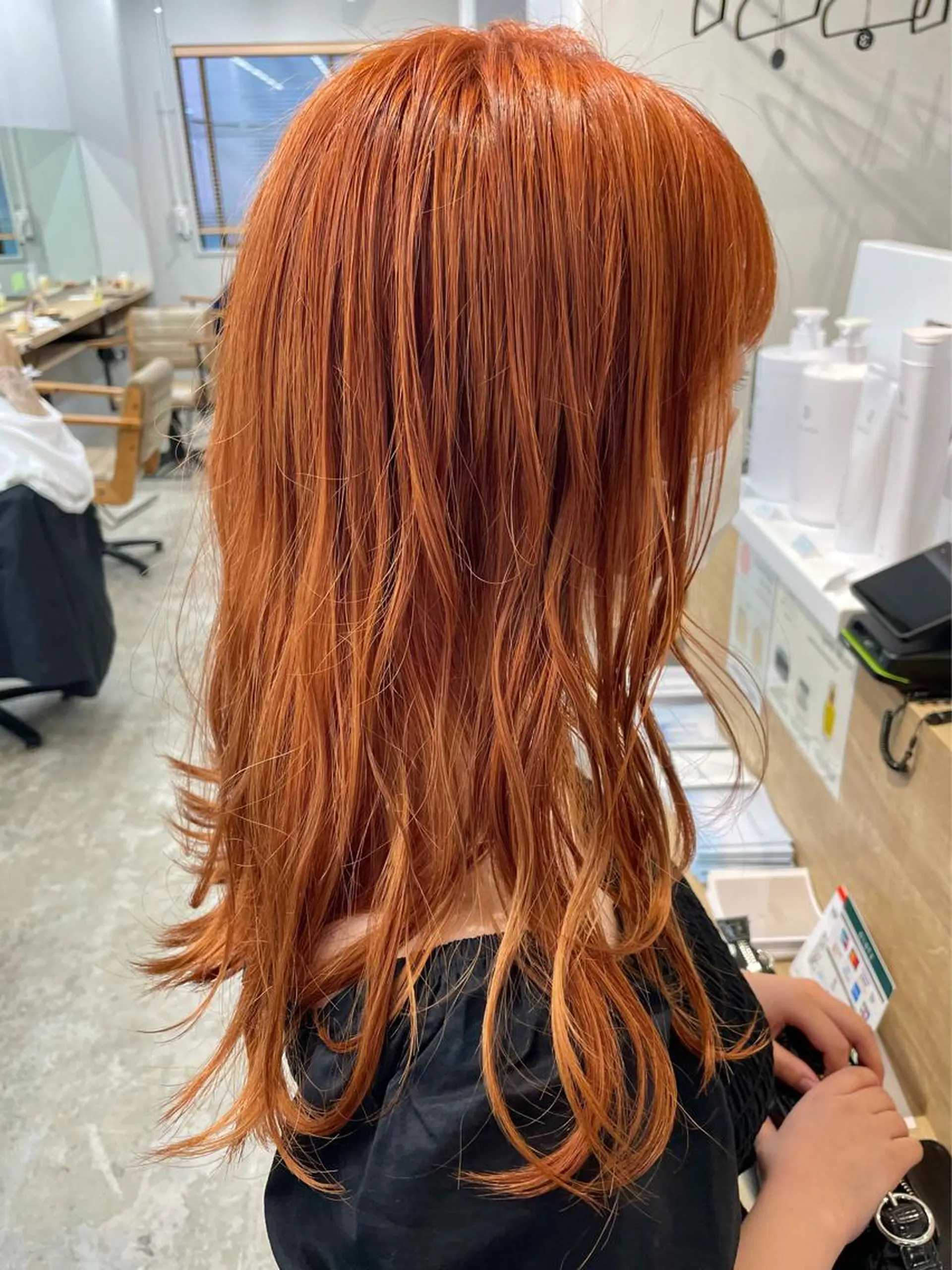 セミロング カット ヘアカラー SAEKI【ior 】北千住店ブリーチのヘアスタイル