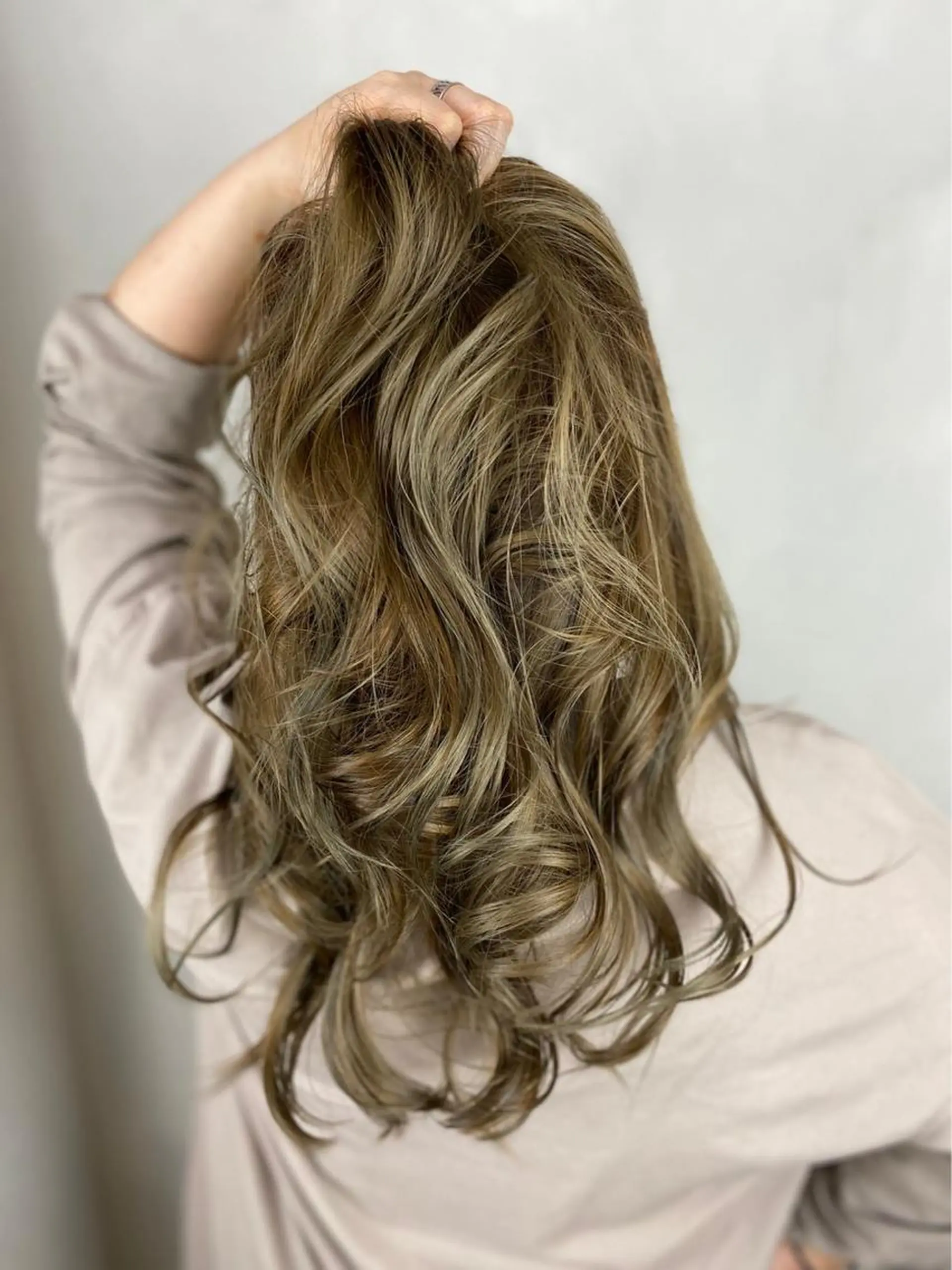 ロング カラー アッシュ エドルカラー ハイライトカラー シルバー シルバーアッシュ ヘアカラー BROCANTE立川 karasawa.nのヘアスタイル