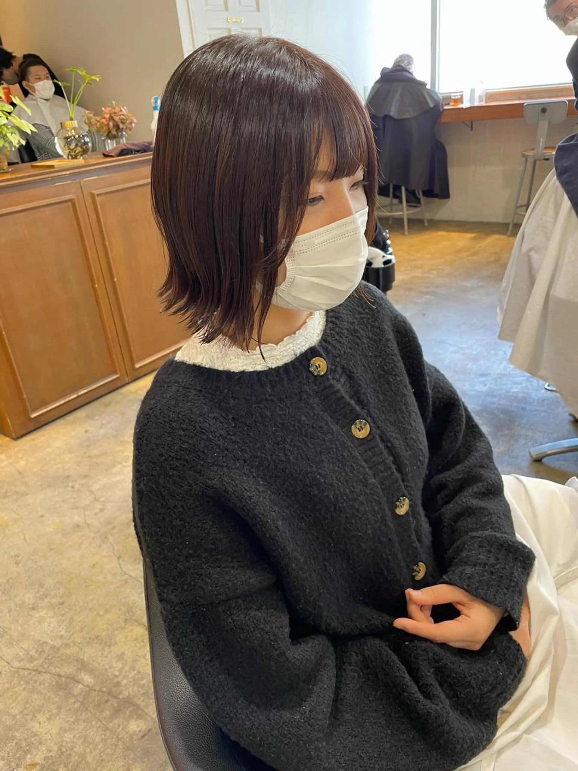 ミディアム カラー ブラウンカラー ナチュラルブラウン カット ヘアカラー トリートメント MIOベージュカラー 柔らかいカラーのヘアスタイル