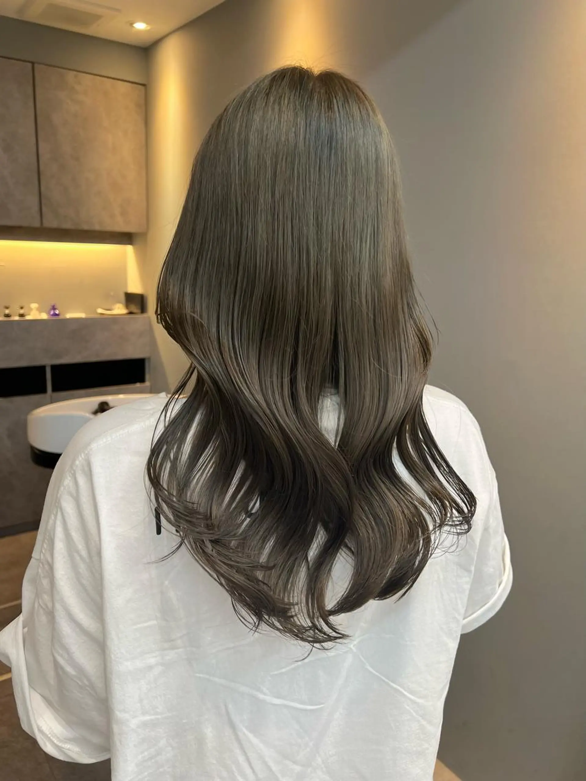 セミロング カット ヘアカラー 🫧髪質改善•艶カラ ー特化🫧谷奥甲太のヘアスタイル