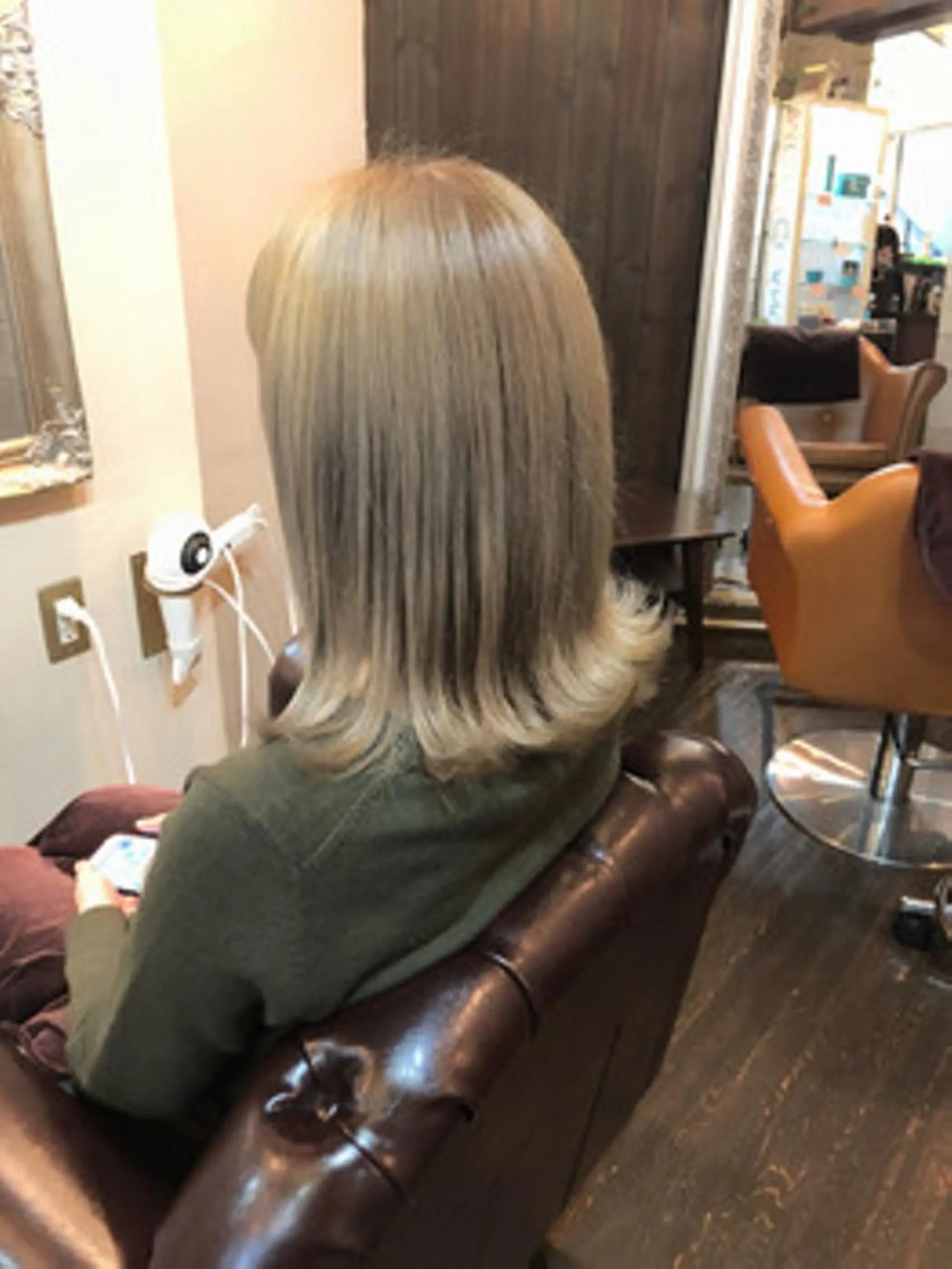 ミディアム カラー ブリーチ ハイトーンカラー 是枝 さくらのヘアスタイル