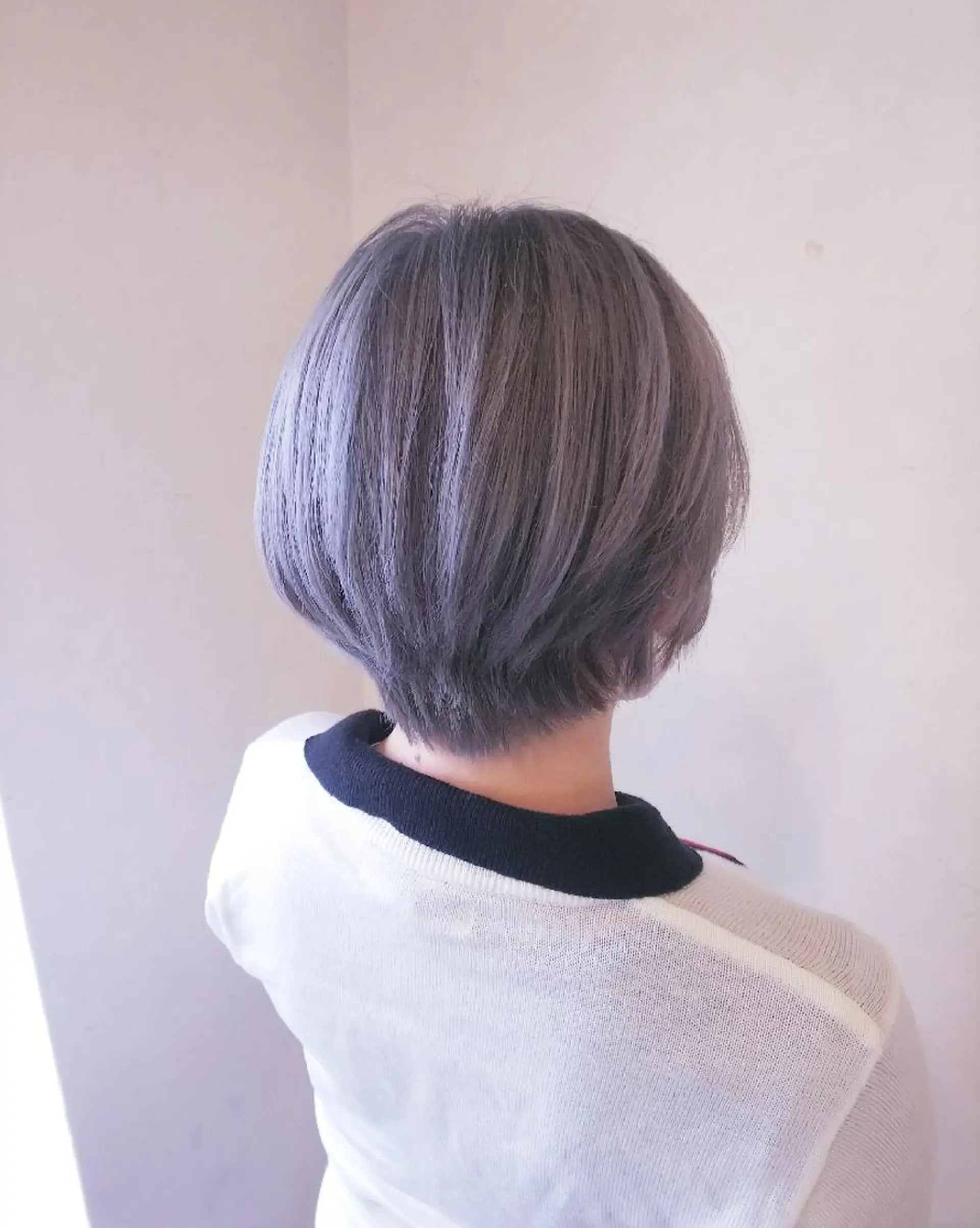 ショート カラー シルバー ホワイトシルバー JIL BLAN 京都所属・RU RIのヘアスタイル