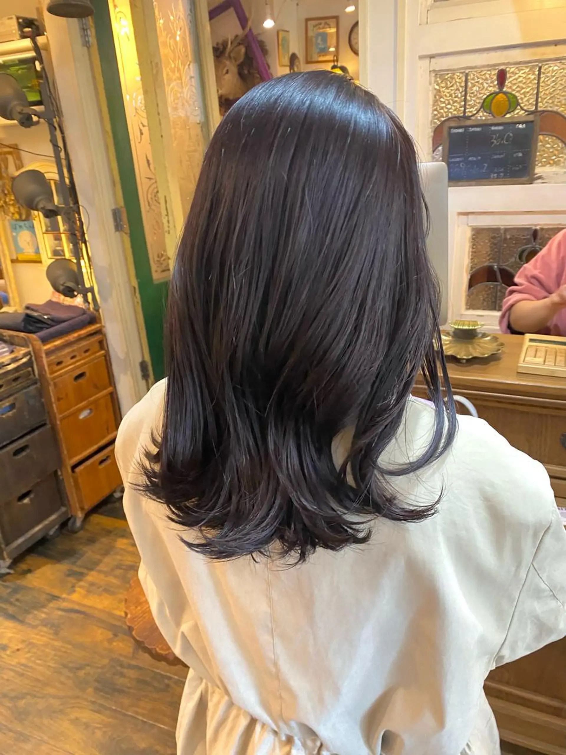 セミロング カラー AYANO ／レイヤー／オリーブのヘアスタイル