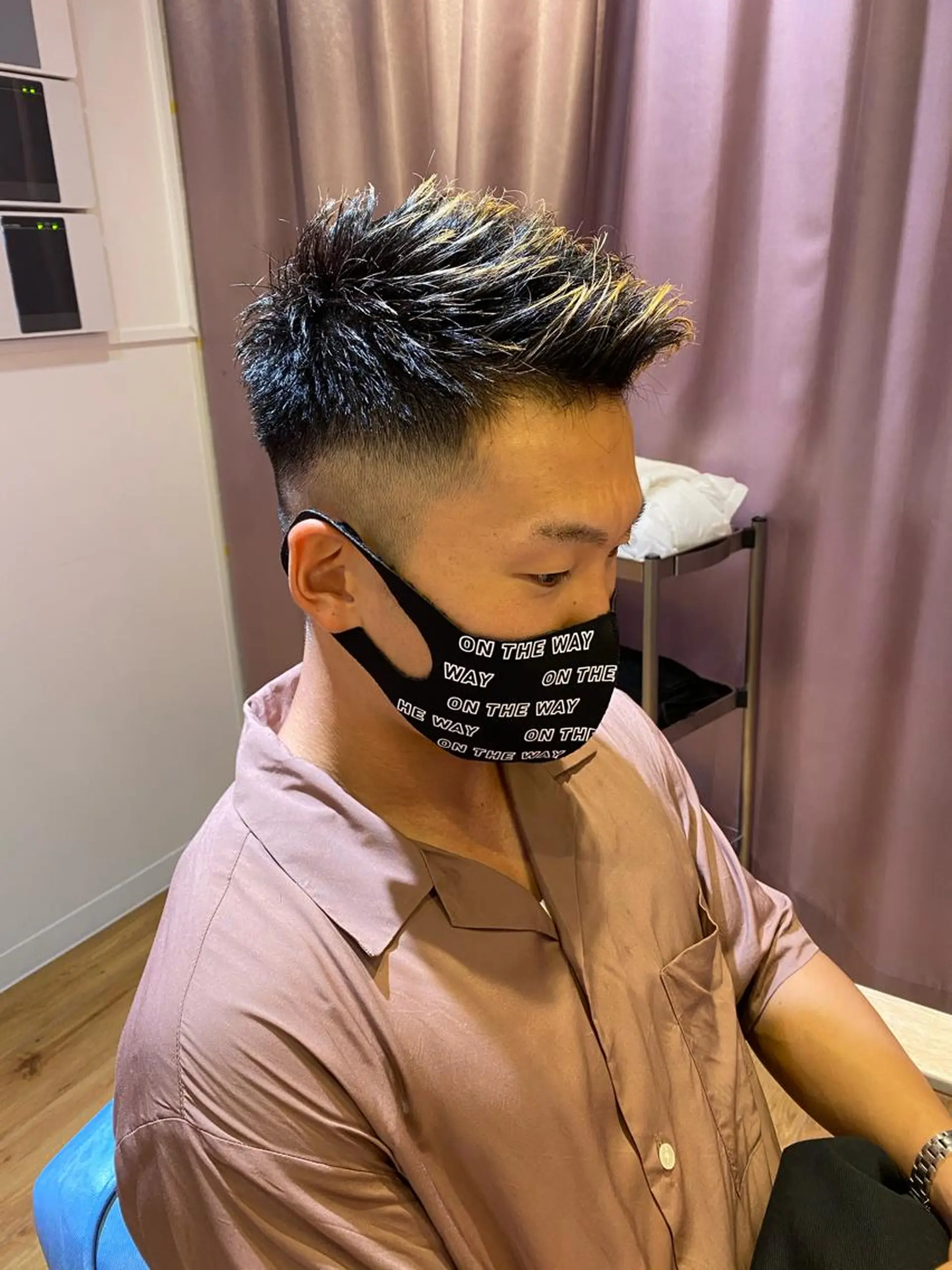ショート カラー メンズ フェードカット モヒカン カット ヘアカラー AVANCE.難波 店長 松元のヘアスタイル