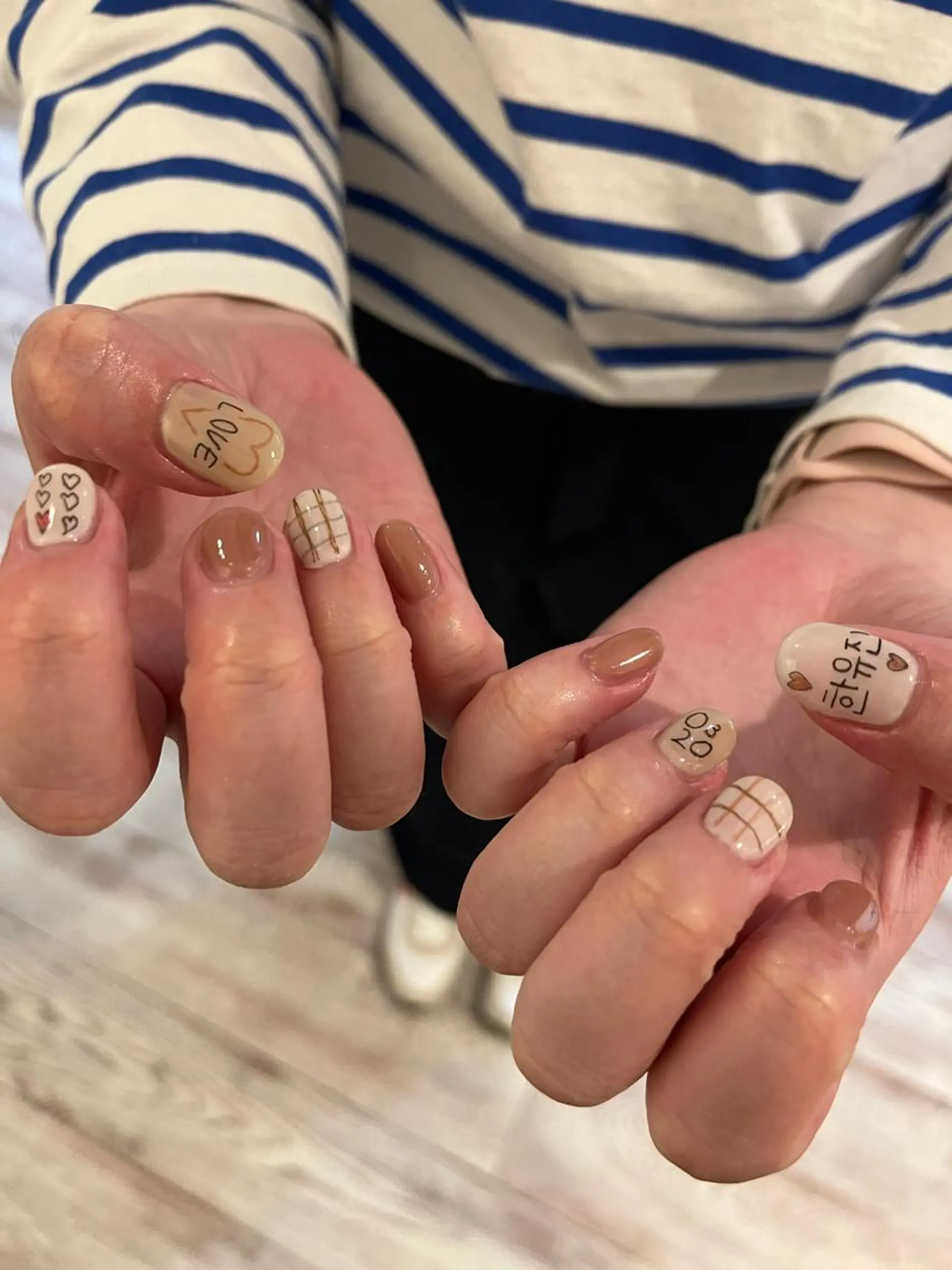 ネイル ハンドネイル une／YUKINA 🫧大人nuanceのネイルデザイン