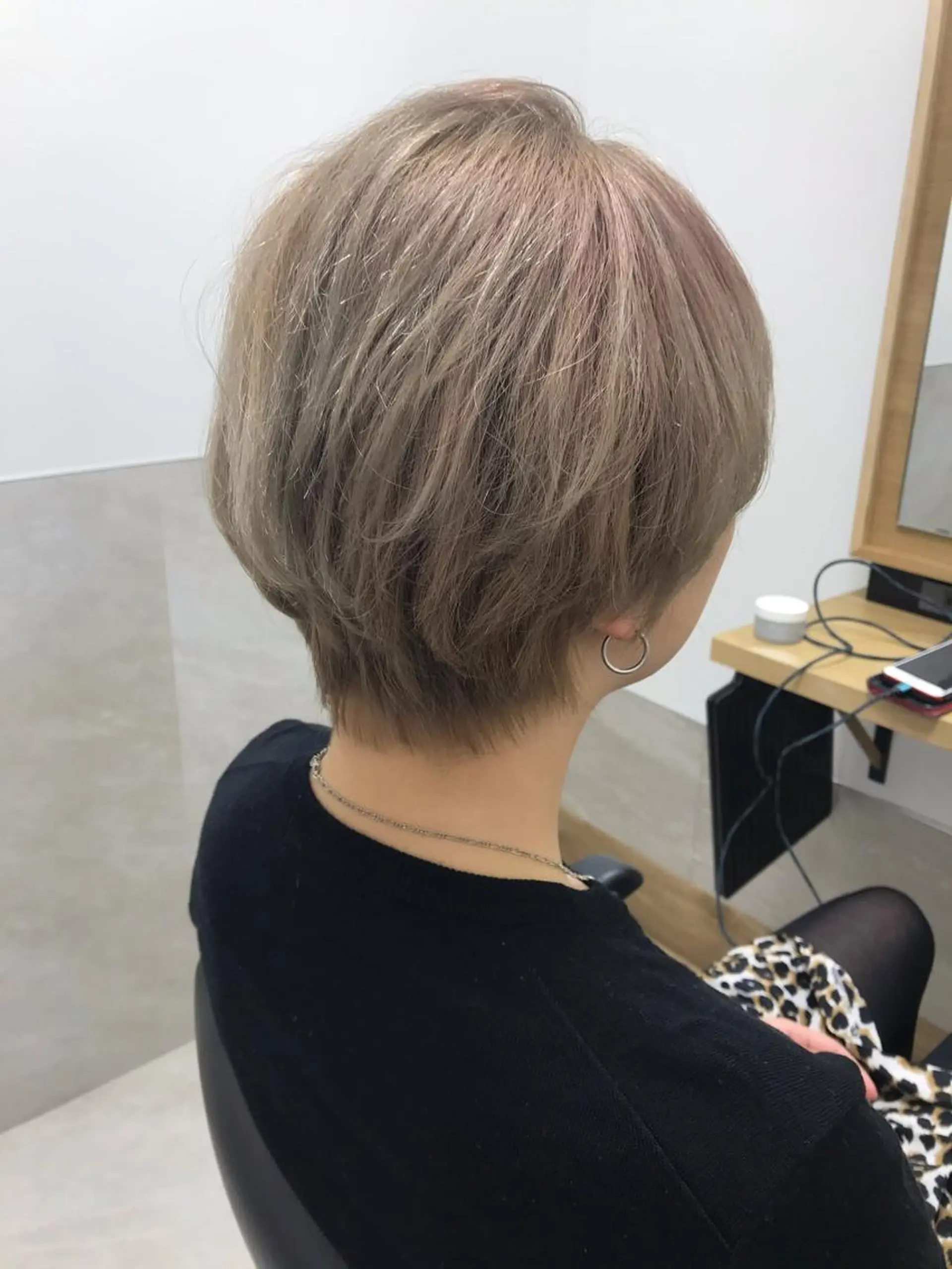 ショート カラー ブリーチ ere hair salonのヘアスタイル