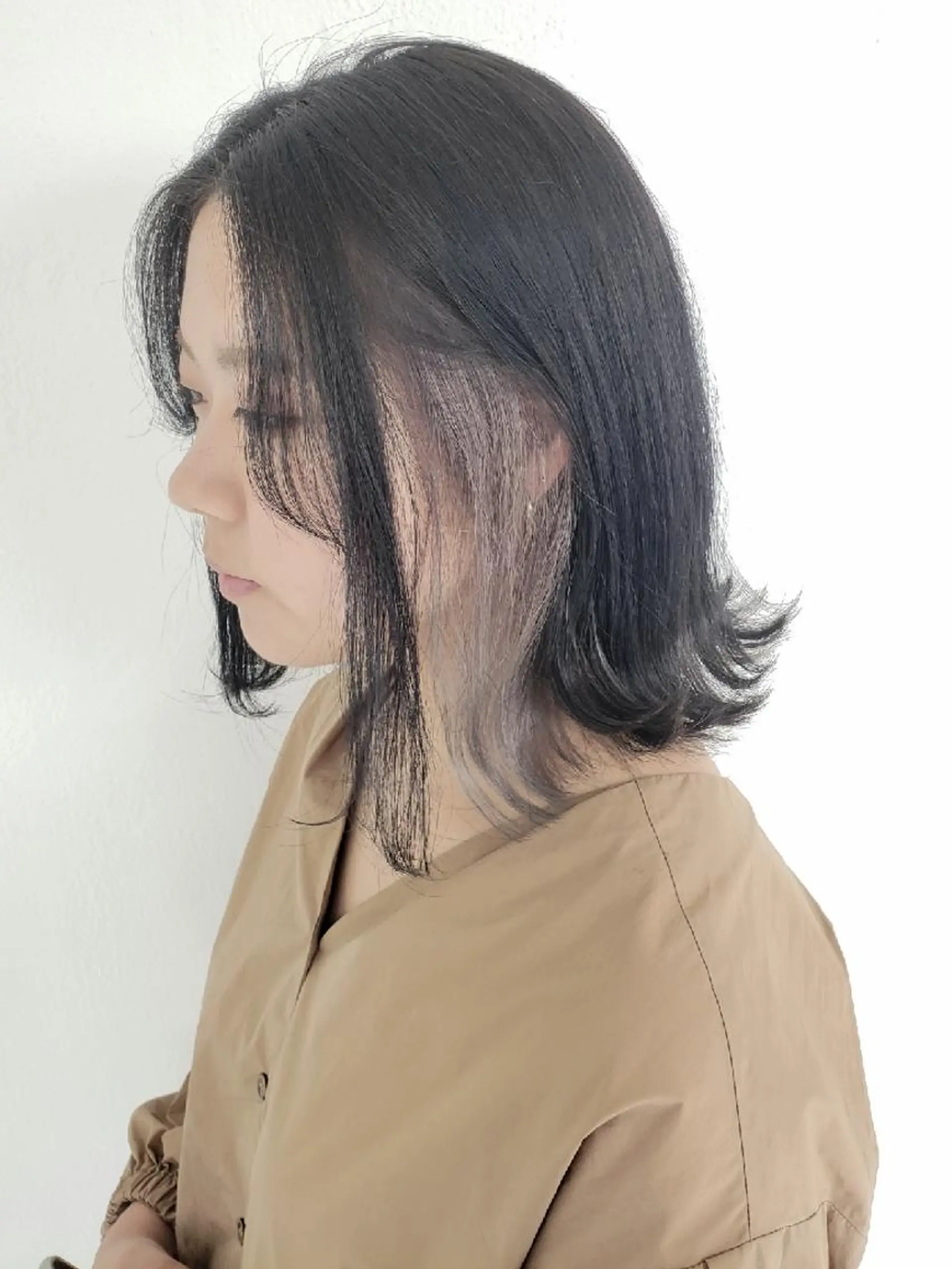 セミロング カラー ヘアアレンジ インナーカラー シルバー 成瀬 弘光のヘアスタイル