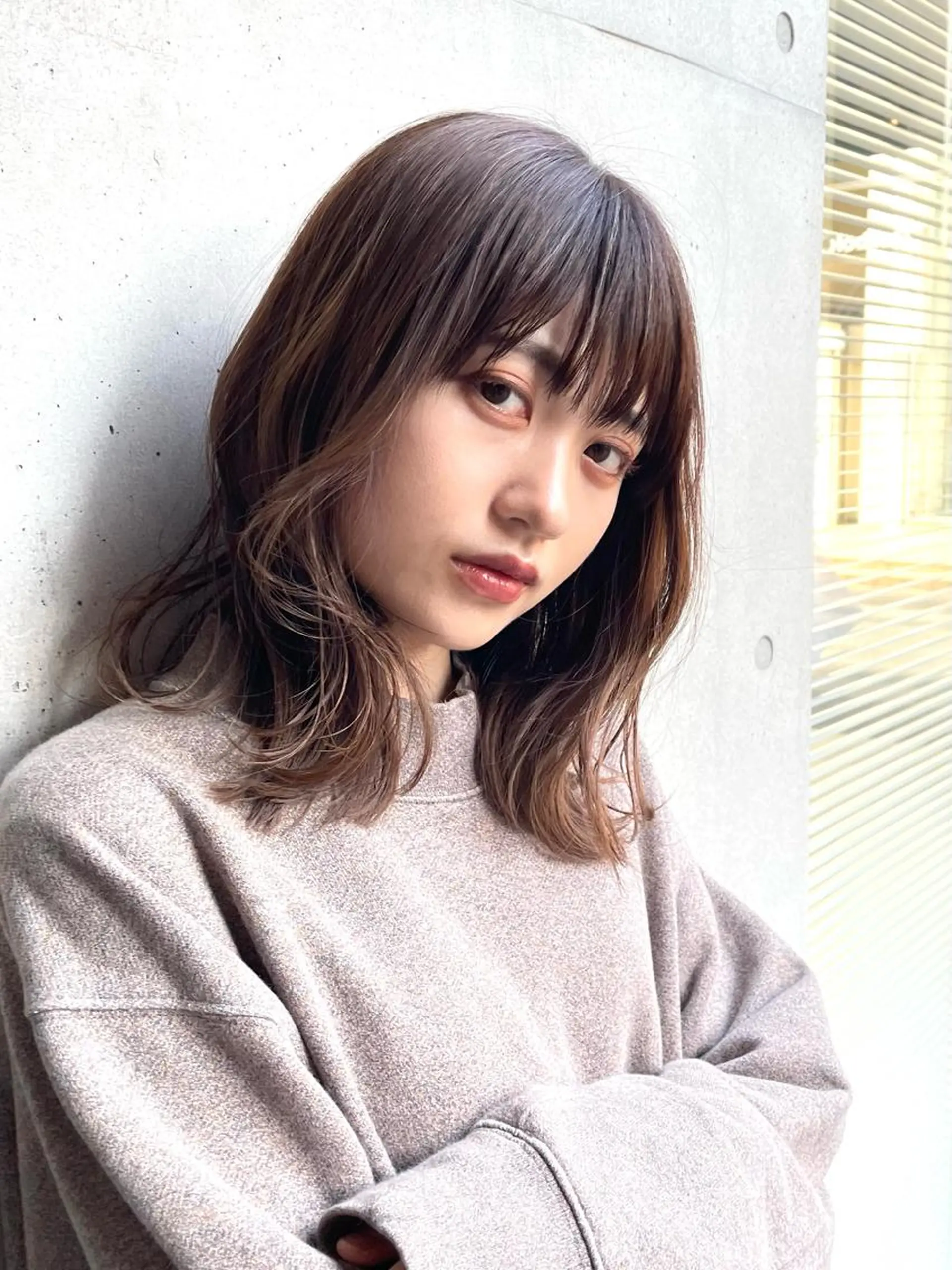 ミディアム くびれヘア 顔周りカット 似合わせカット 外ハネヘア カット ヘアカラー トリートメント 似合わせカット 迫留由弥のヘアスタイル