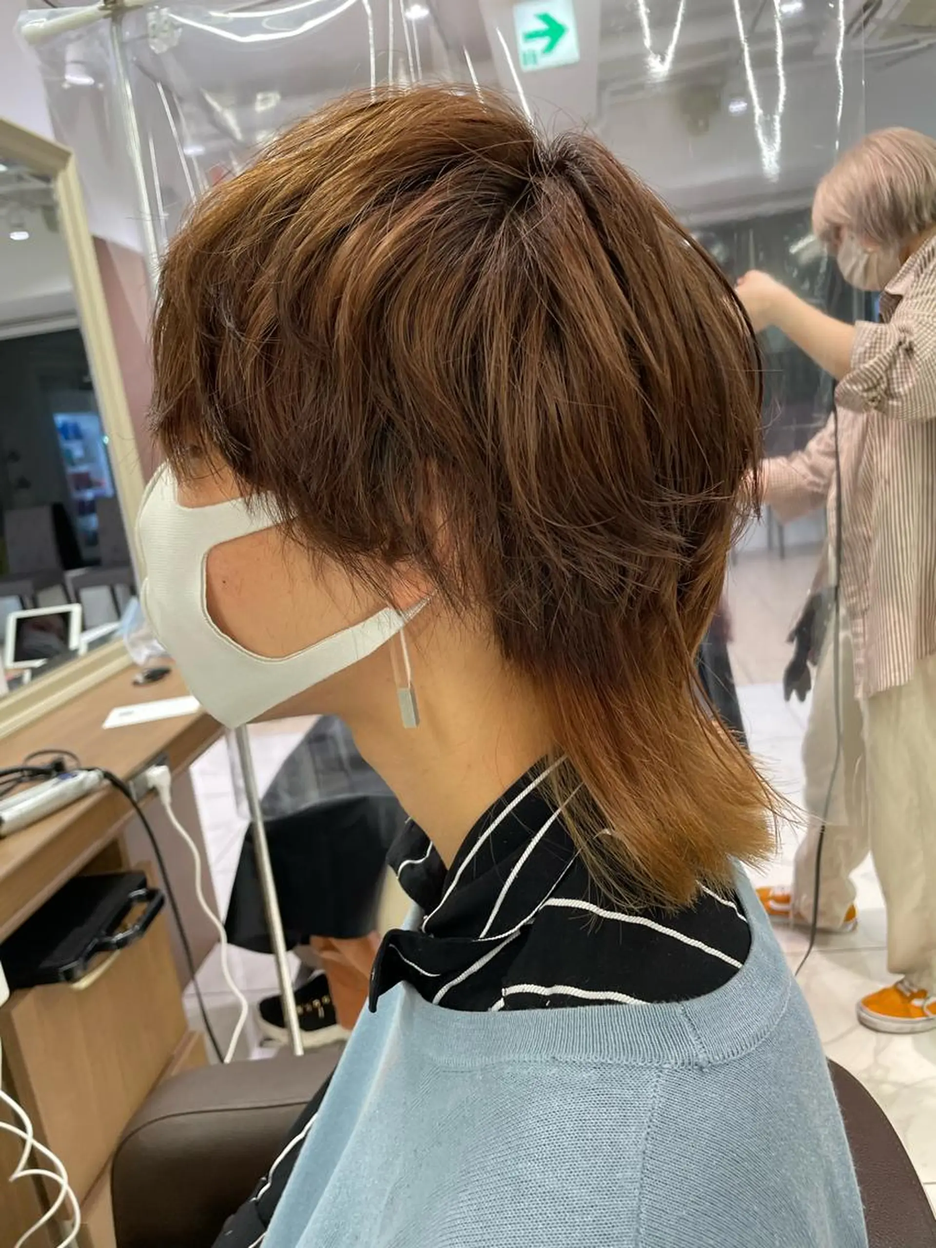 メンズ 渡部凌我 小顔ウルフ ハイトーンカラーのヘアスタイル