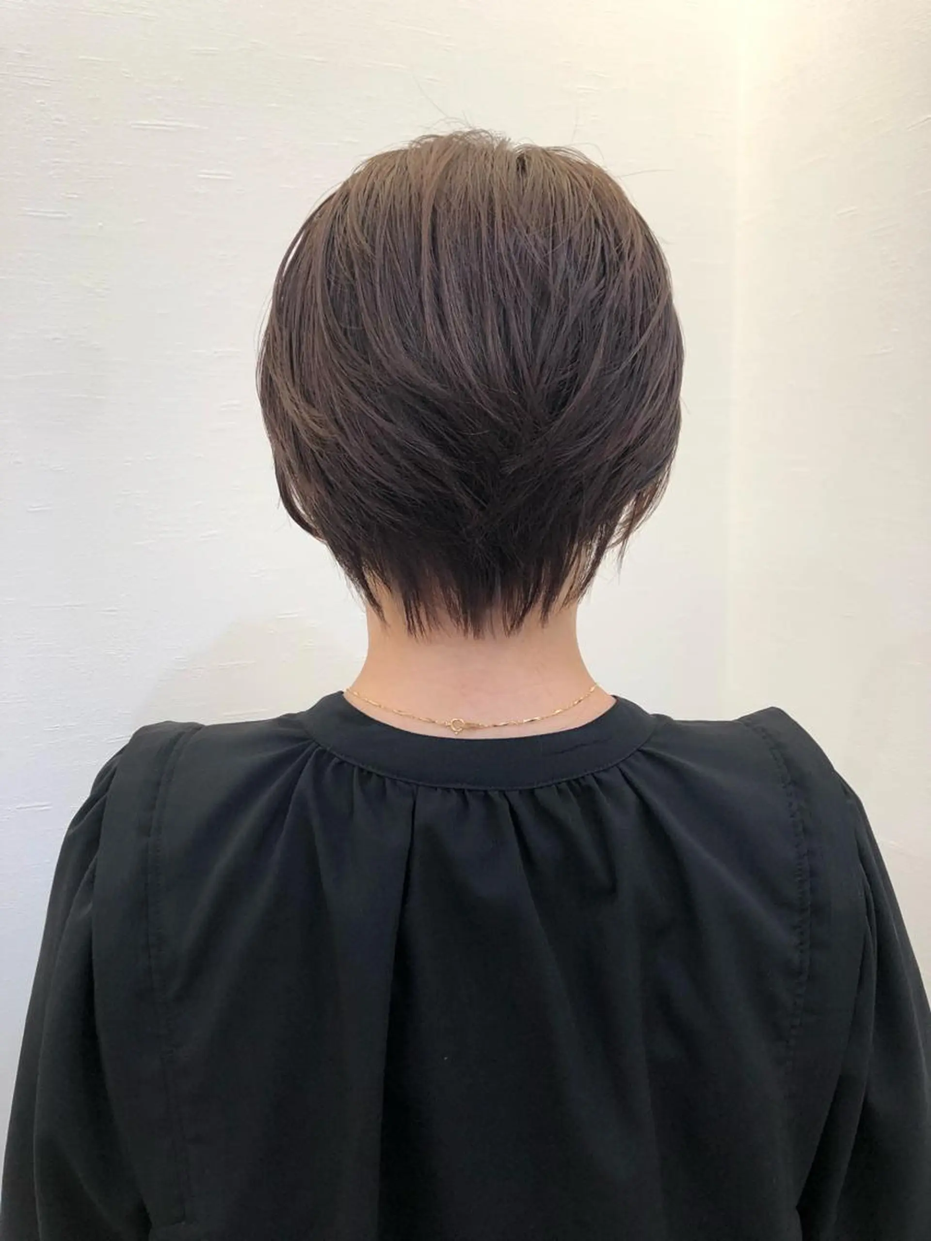 ショート ツノガイ エリのヘアスタイル