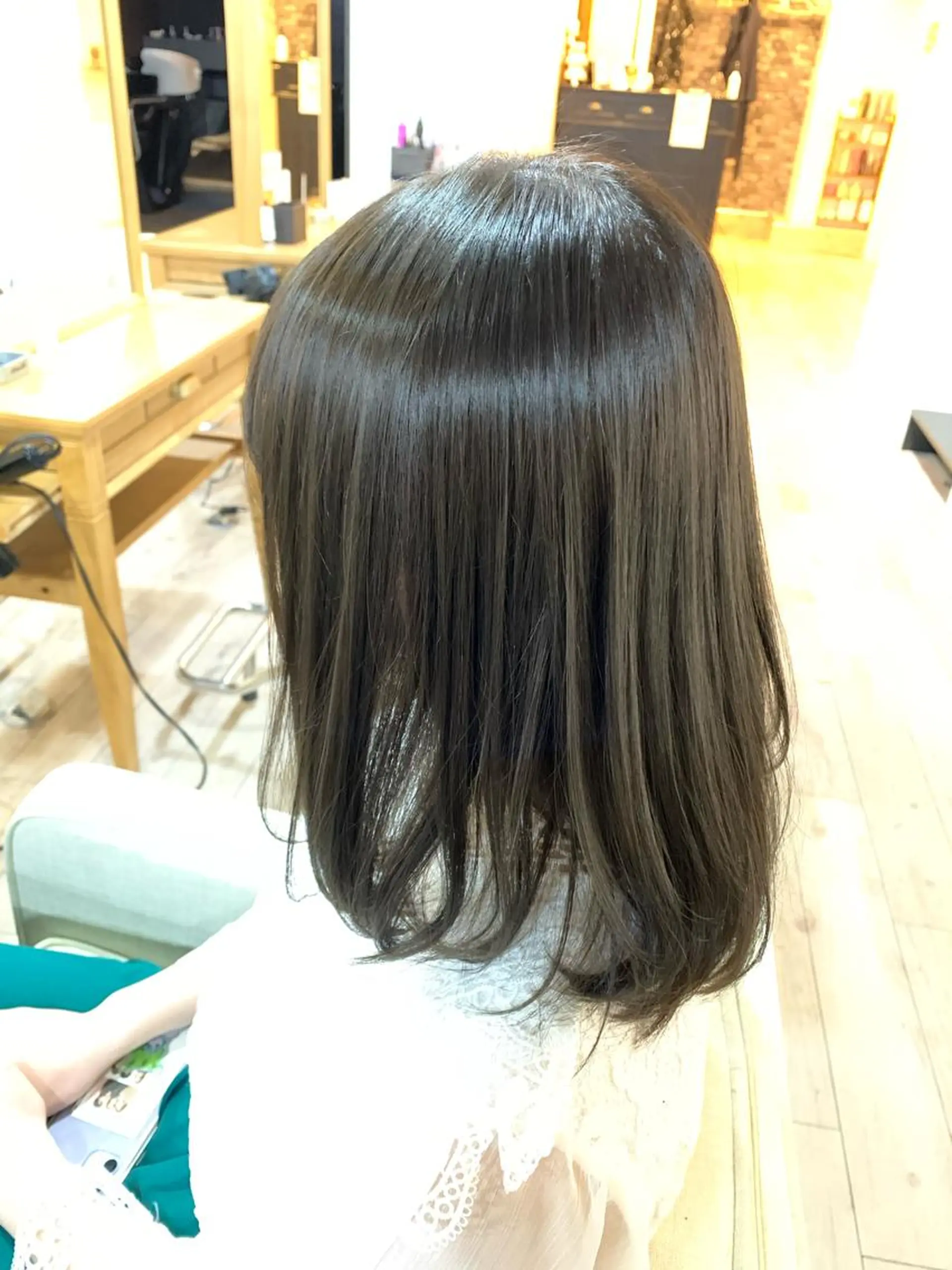 ミディアム カラー グレージュ オリーブグレージュ オリーブグレー カット ヘアカラー トリートメント 🏆蔵前個室 美容院🏆　大川月央のヘアスタイル