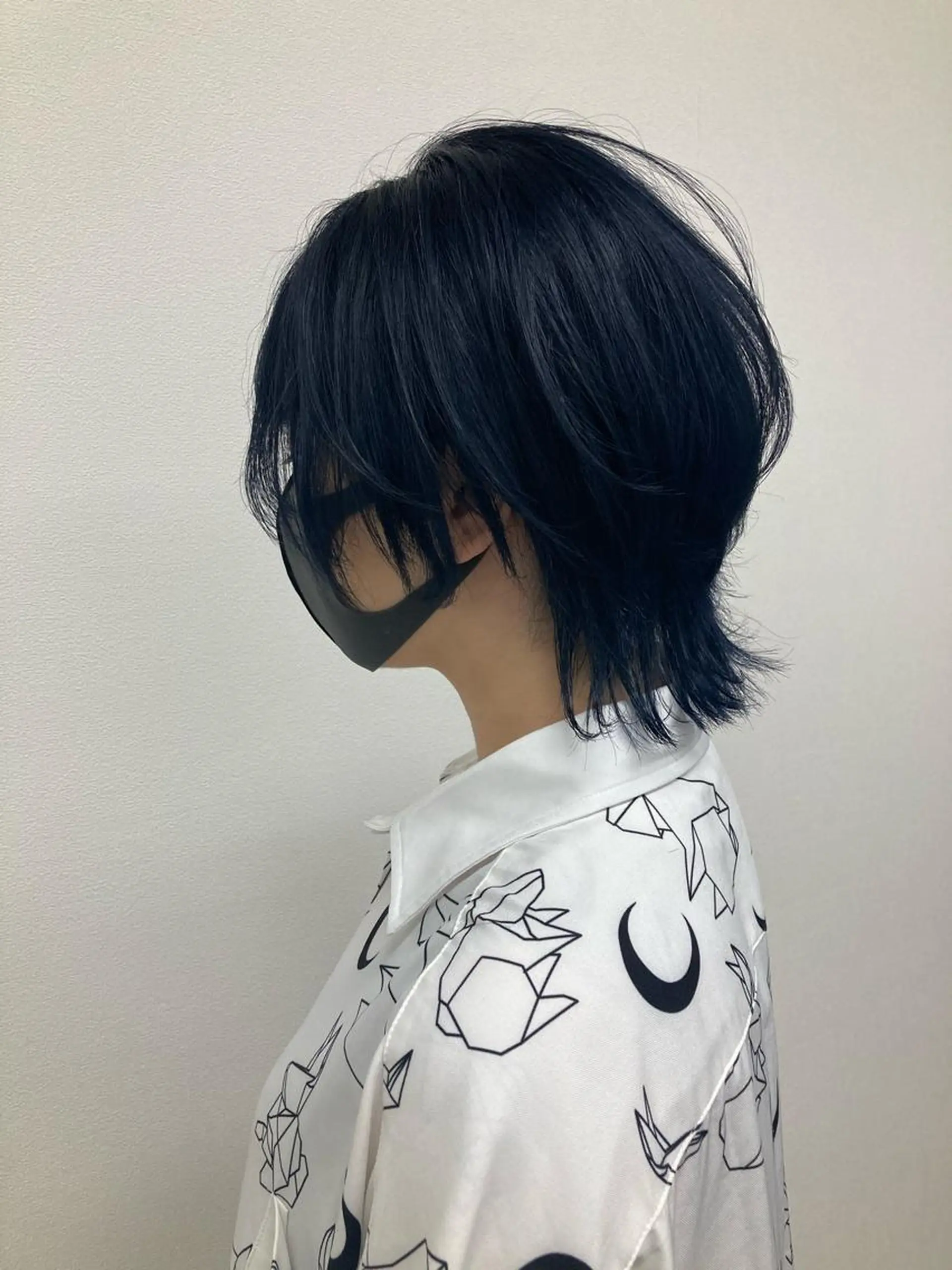 ショート カラー 黒髪 ブルーカラー ブルーブラック ウルフカット 髪質改善/痛ませ ないカラー/西村航大のヘアスタイル