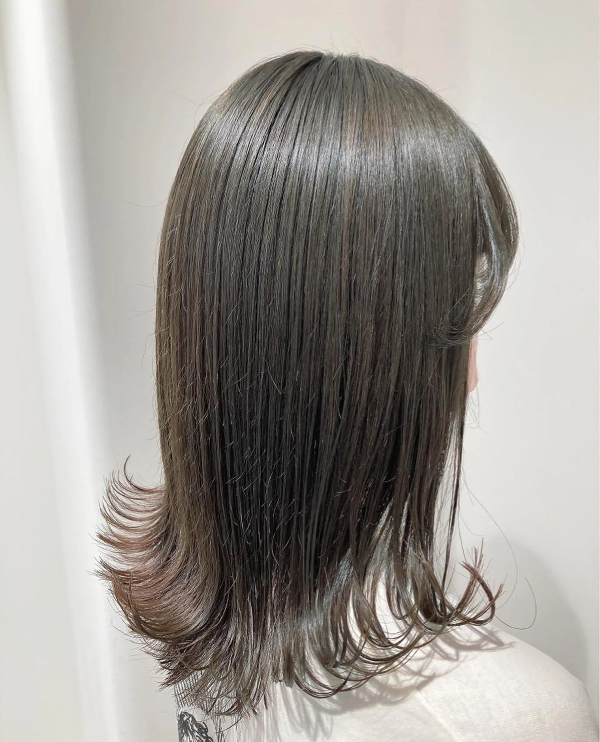 セミロング カラー ベージュカラー オリーブベージュ GO TODAY SHAIRE SALON 渋谷モディ所属・スキバサミを使わない カット🌼唯🌼のヘアスタイル