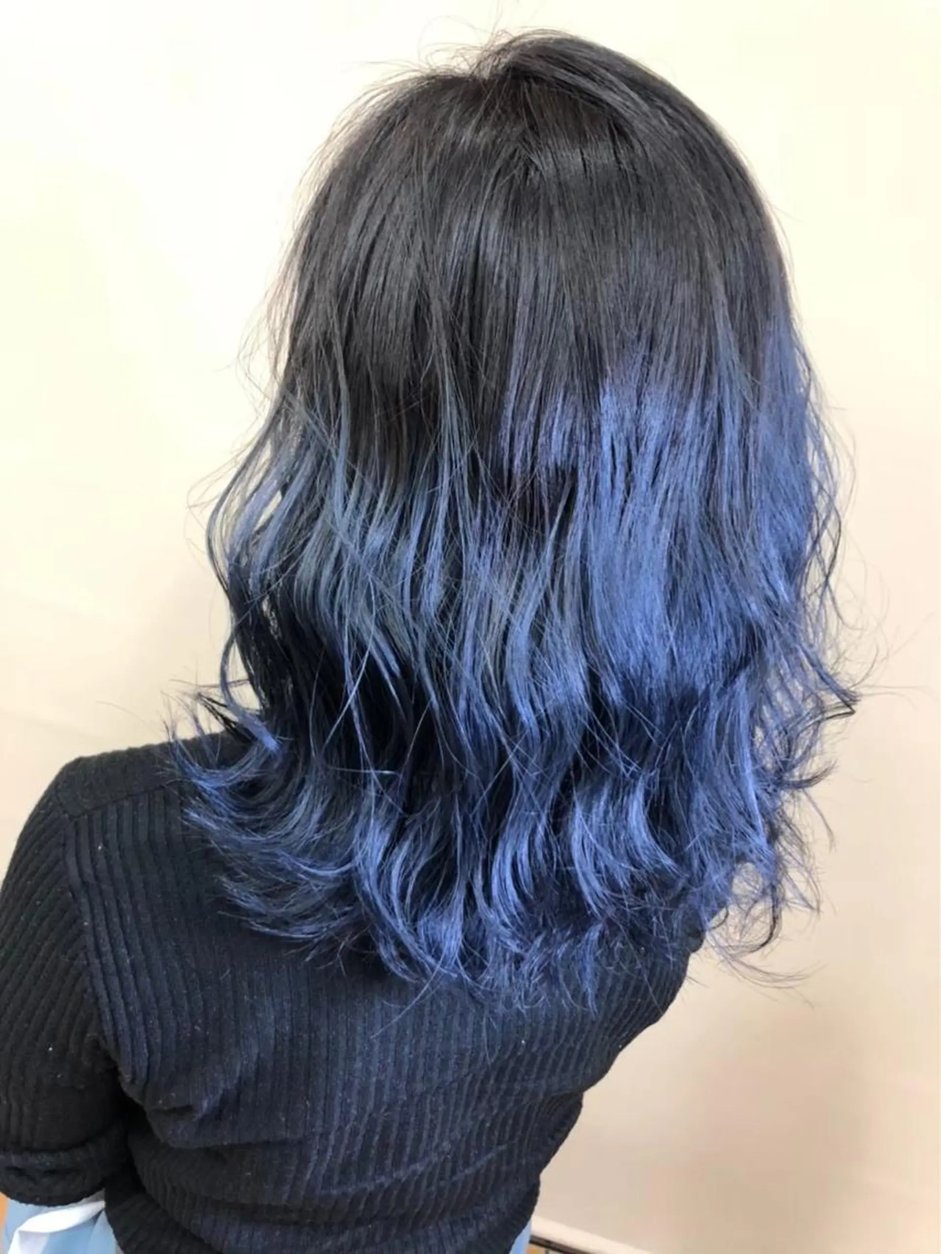 セミロング カラー アクアカラー ブリーチ ブルーカラー ダブルカラー グラデーションカラー ボーイッシュ美容師 刈り上げ/ショートのヘアスタイル