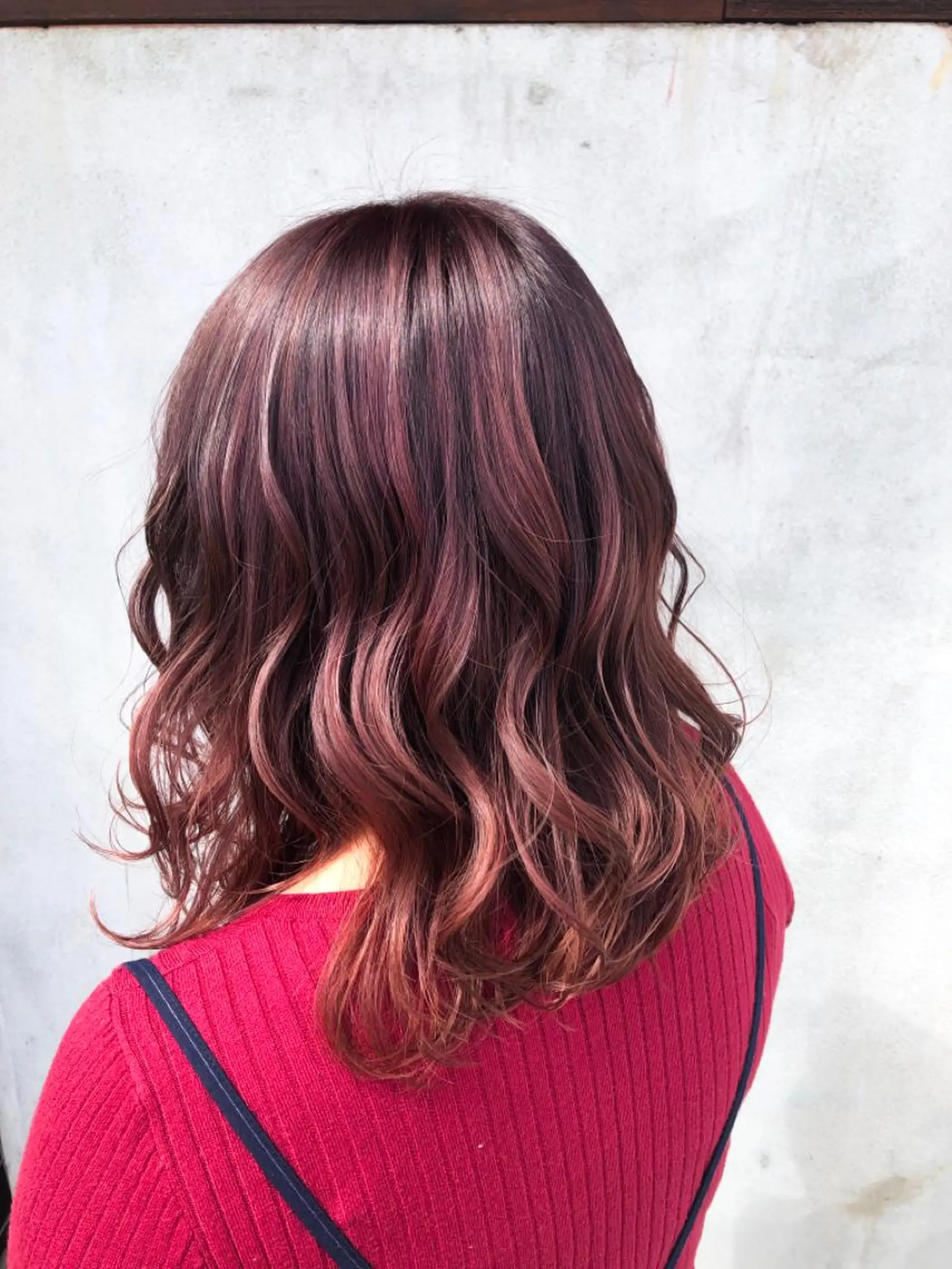 セミロング カラー ブリーチ ブラウンカラー グラデーションカラー ピンクカラー ピンクブラウン カット ヘアカラー 佐藤 美聡のヘアスタイル