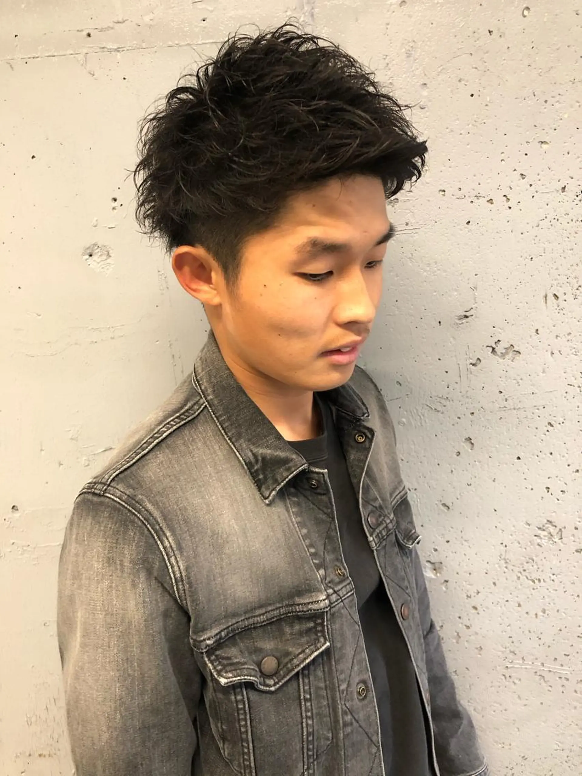 パーマ メンズ 顔まわりレイヤー デザインカットのヘアスタイル