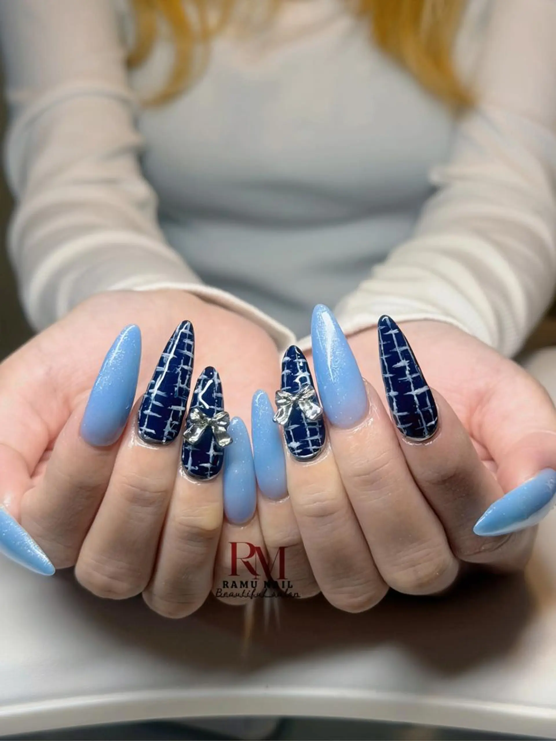 ネイル アートネイル チークネイル 長さ出し グラデーション キラキラネイル ハンドネイル RAMU_Nail 池袋店のネイルデザイン