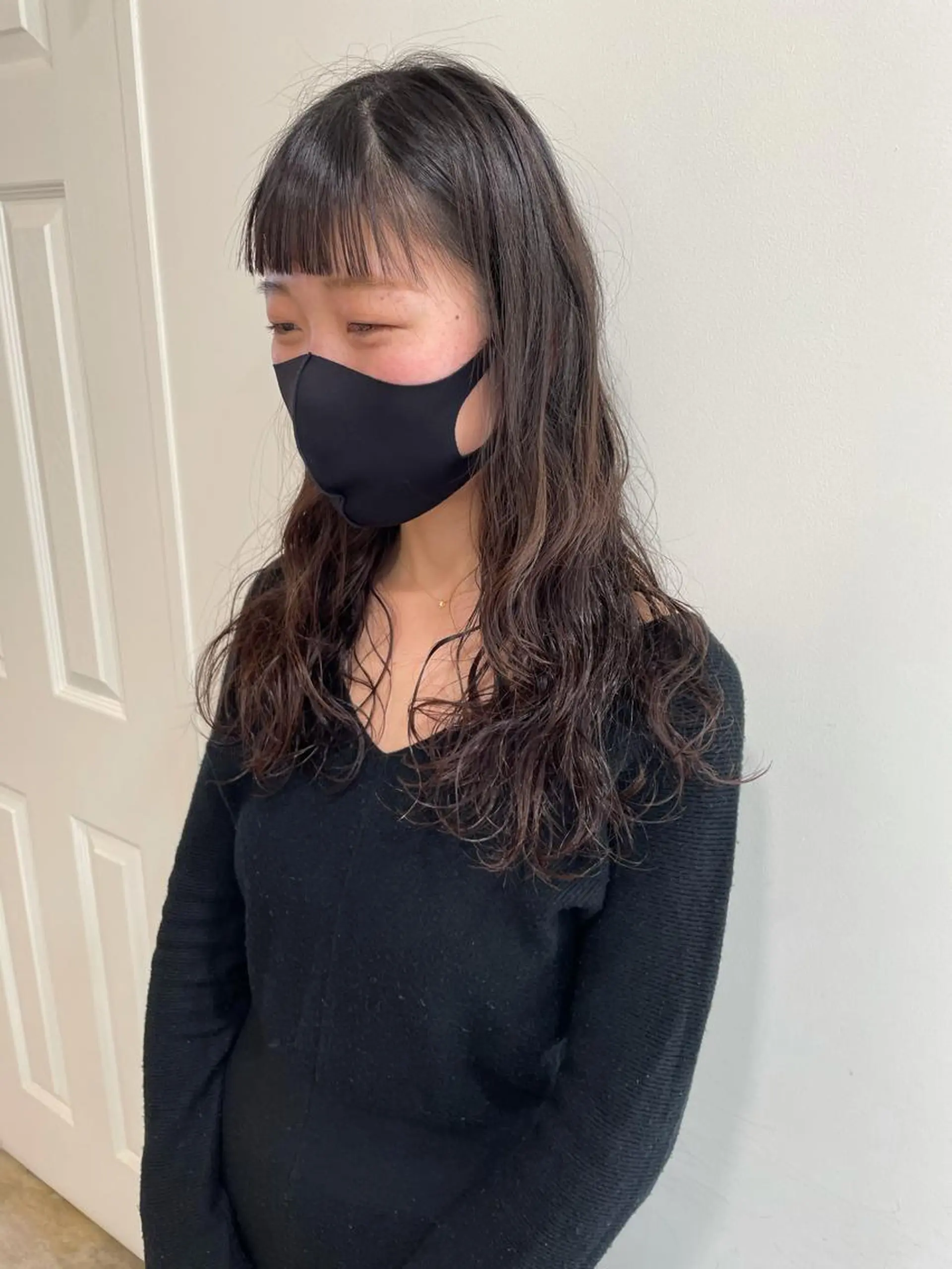 ロング パーマ MIOベージュカラー 柔らかいカラーのヘアスタイル