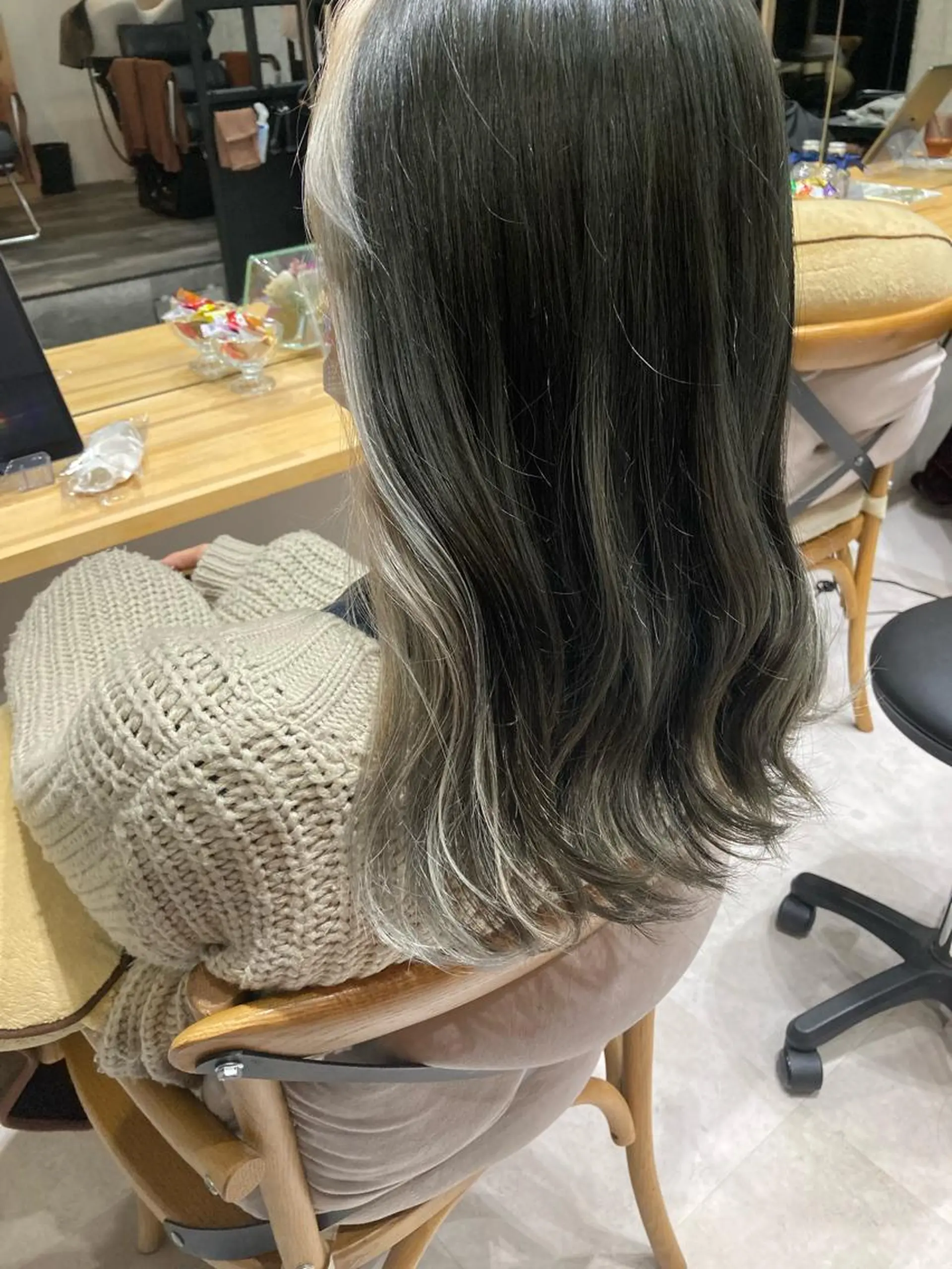 セミロング カット ヘアカラー トリートメント ✨色持ちの良い艶 カラー✨蟹江真世のヘアスタイル