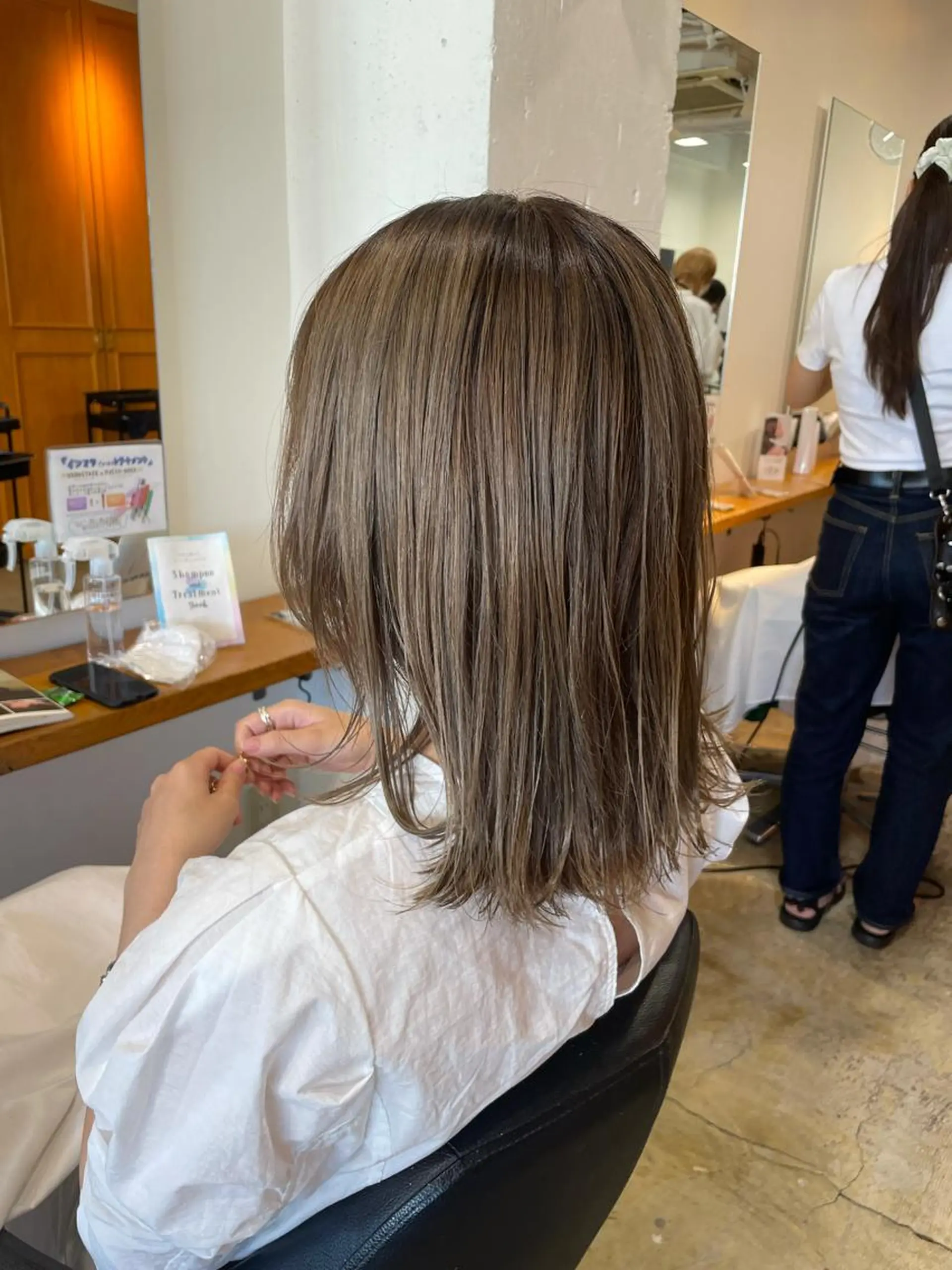 ミディアム カラー ヘアカラー トリートメント MIOベージュカラー 柔らかいカラーのヘアスタイル