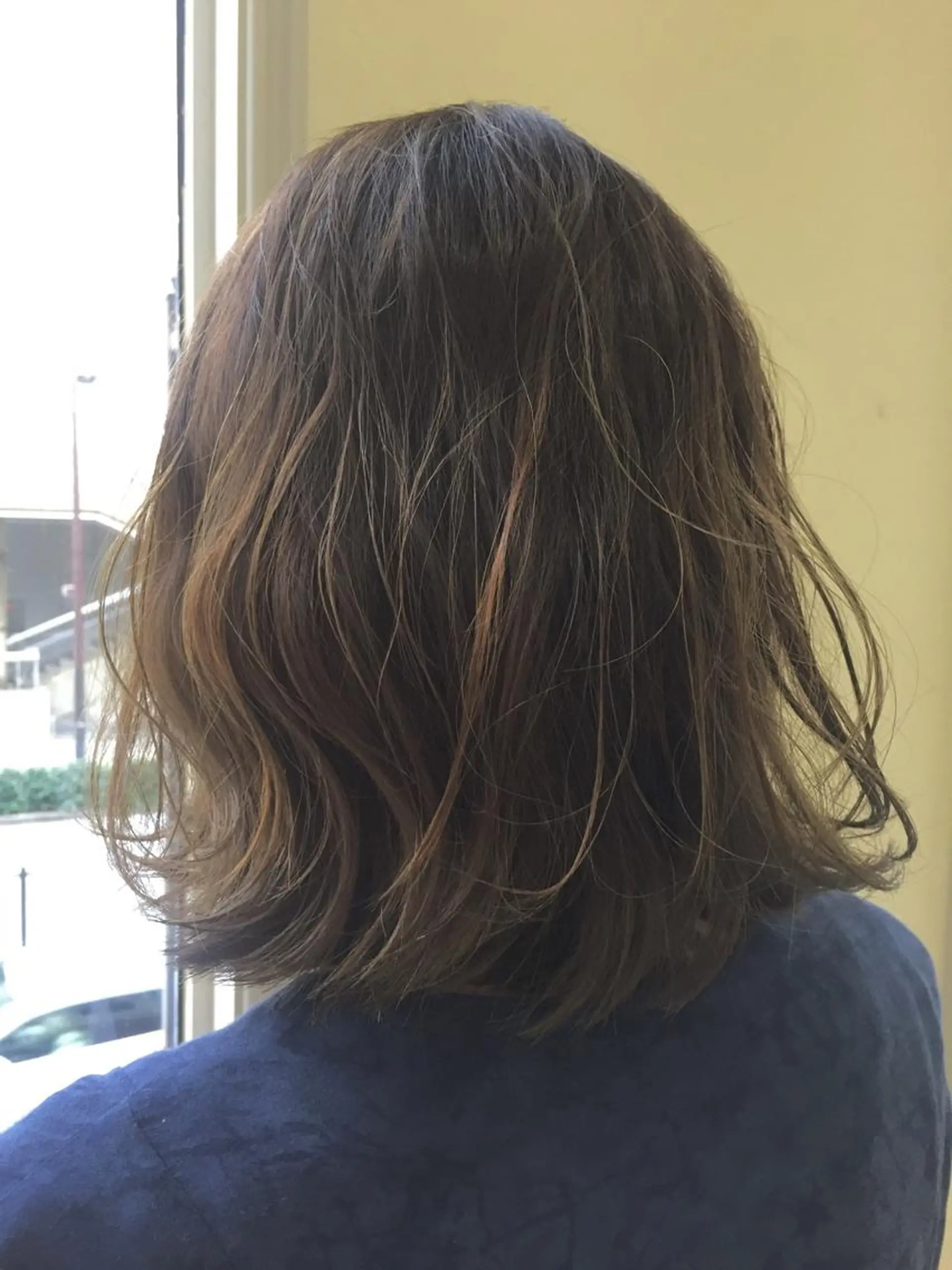 ミディアム カラー クボキ サヤのヘアスタイル