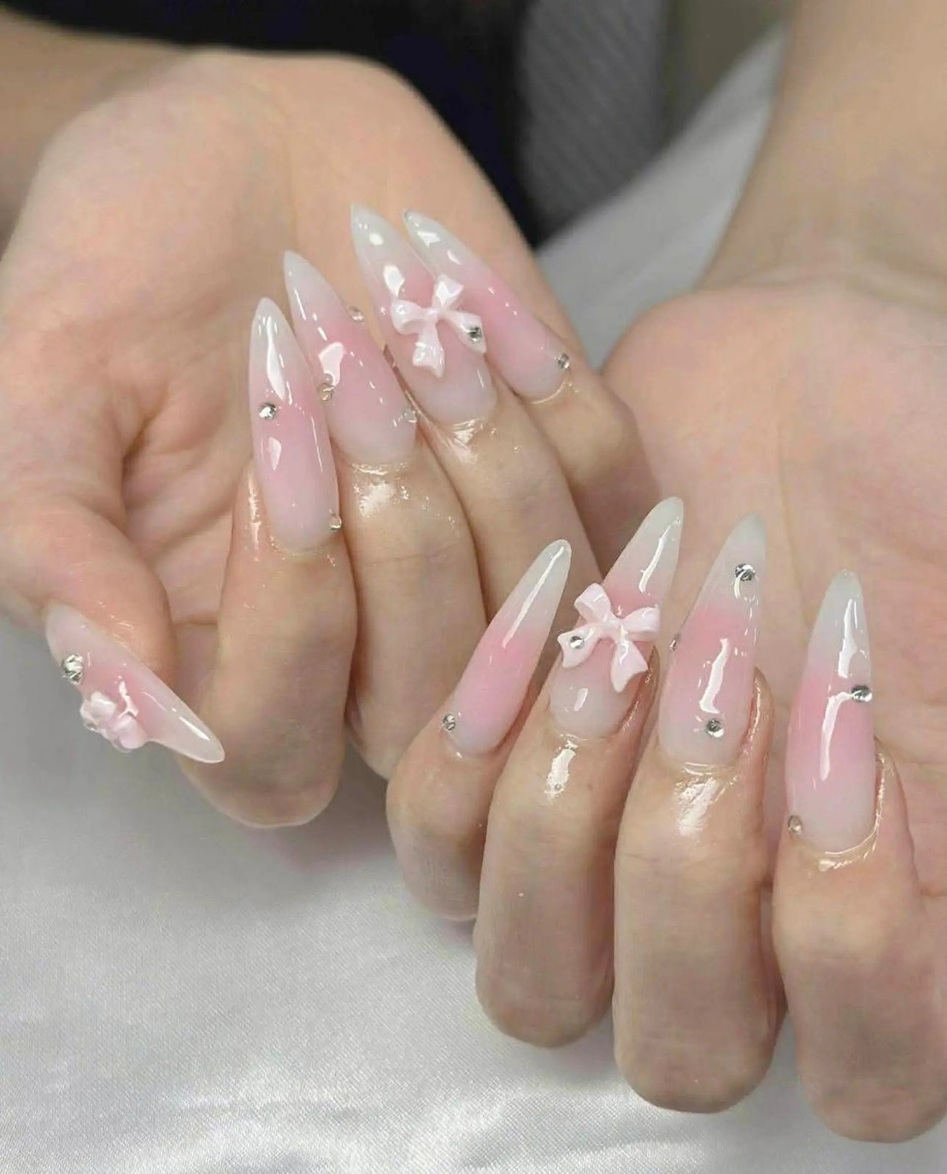 ロング カラー ベージュカラー ピンクカラー 韓国風ヘア ハンドネイル Bling Salonのネイルデザイン