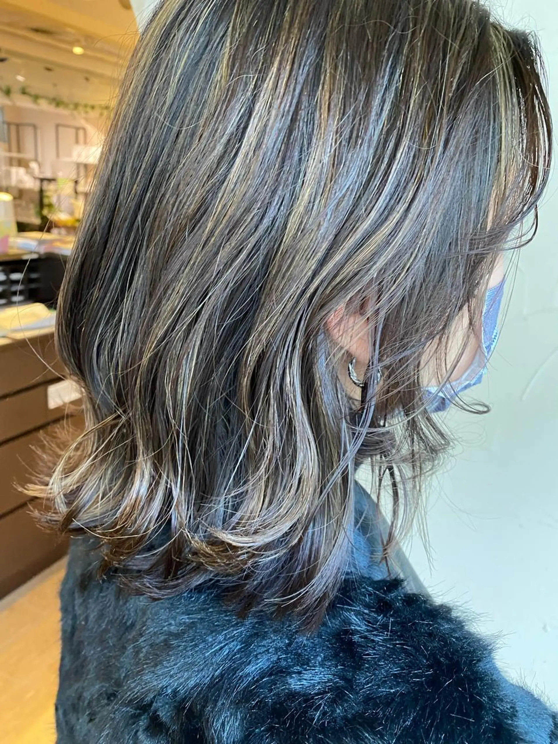 ミディアム カラー 堀岡 さやかのヘアスタイル