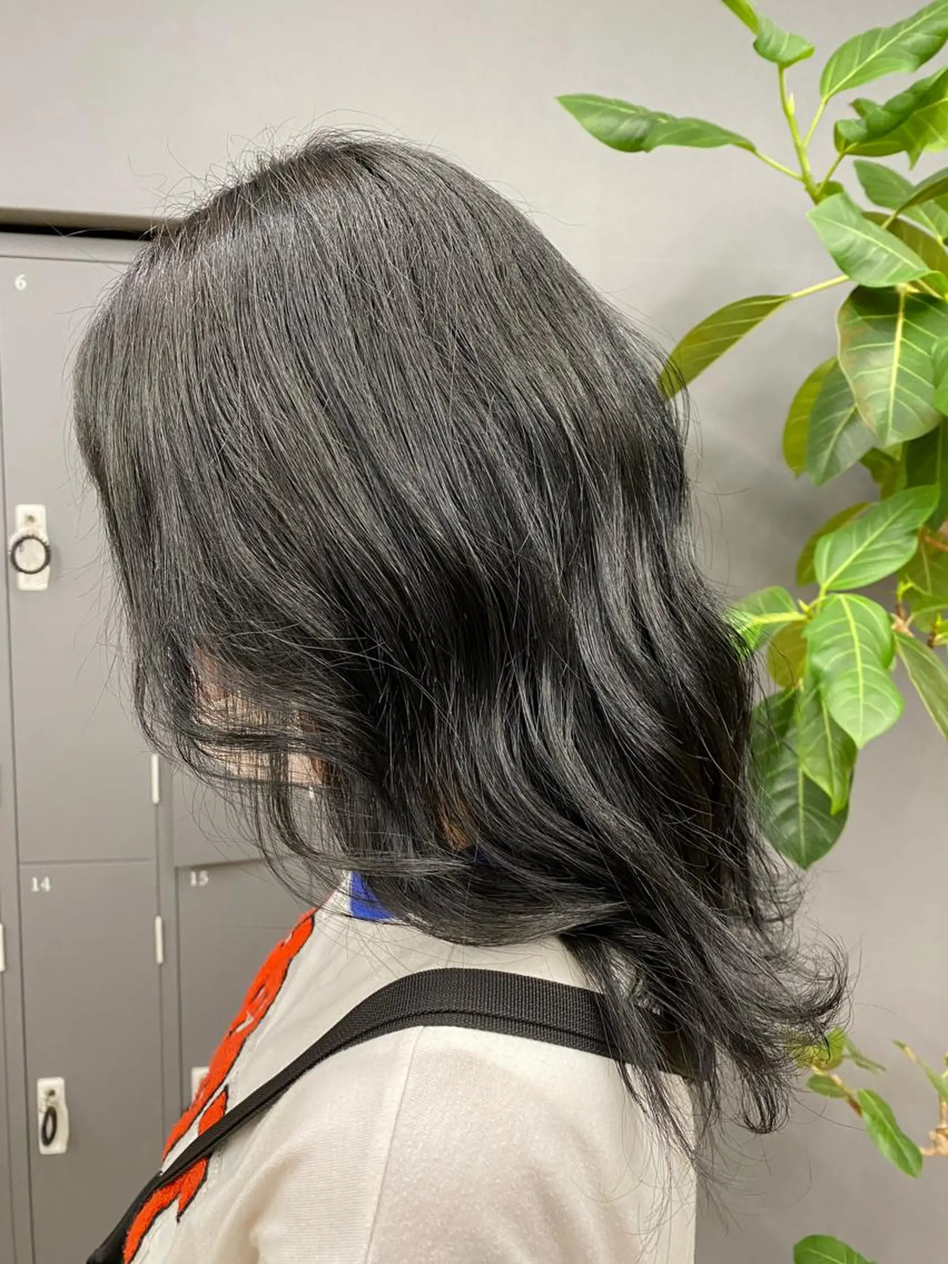 ミディアム カラー グレージュ カーキグレージュ 🫧ふじたまゆ🫧 レイヤーカット✂︎のヘアスタイル