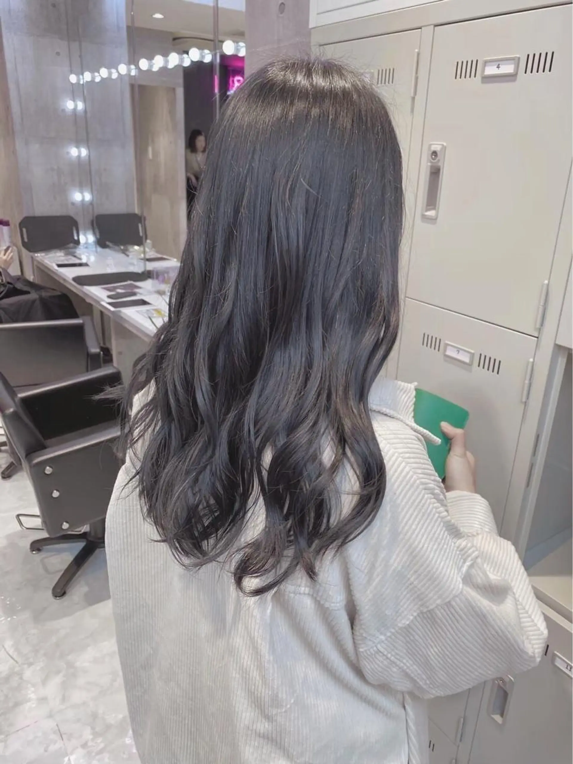 セミロング カラー パーマ ヘアアレンジ メンズ キッズ ネイル マツエク・マツパ カット ヘアカラー トリートメント ヘアセット メンズ人気NO,1 Genieジーニーのヘアスタイル