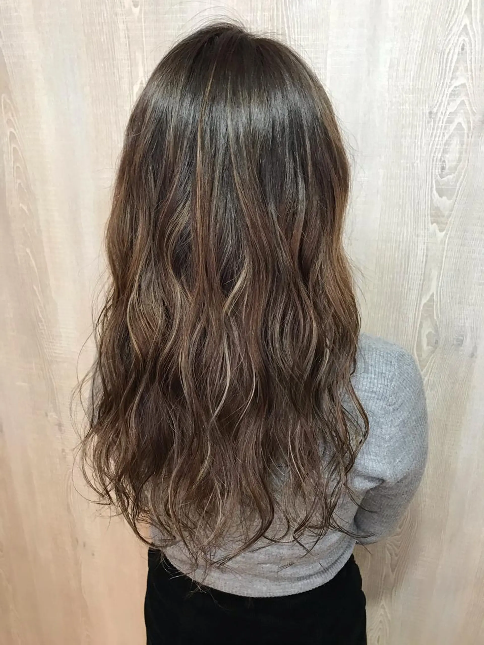 ロング カラー アッシュ ベージュカラー グラデーションカラー ハイライトカラー ハイライト 髪質改善×METEO 店長 貞松直也のヘアスタイル