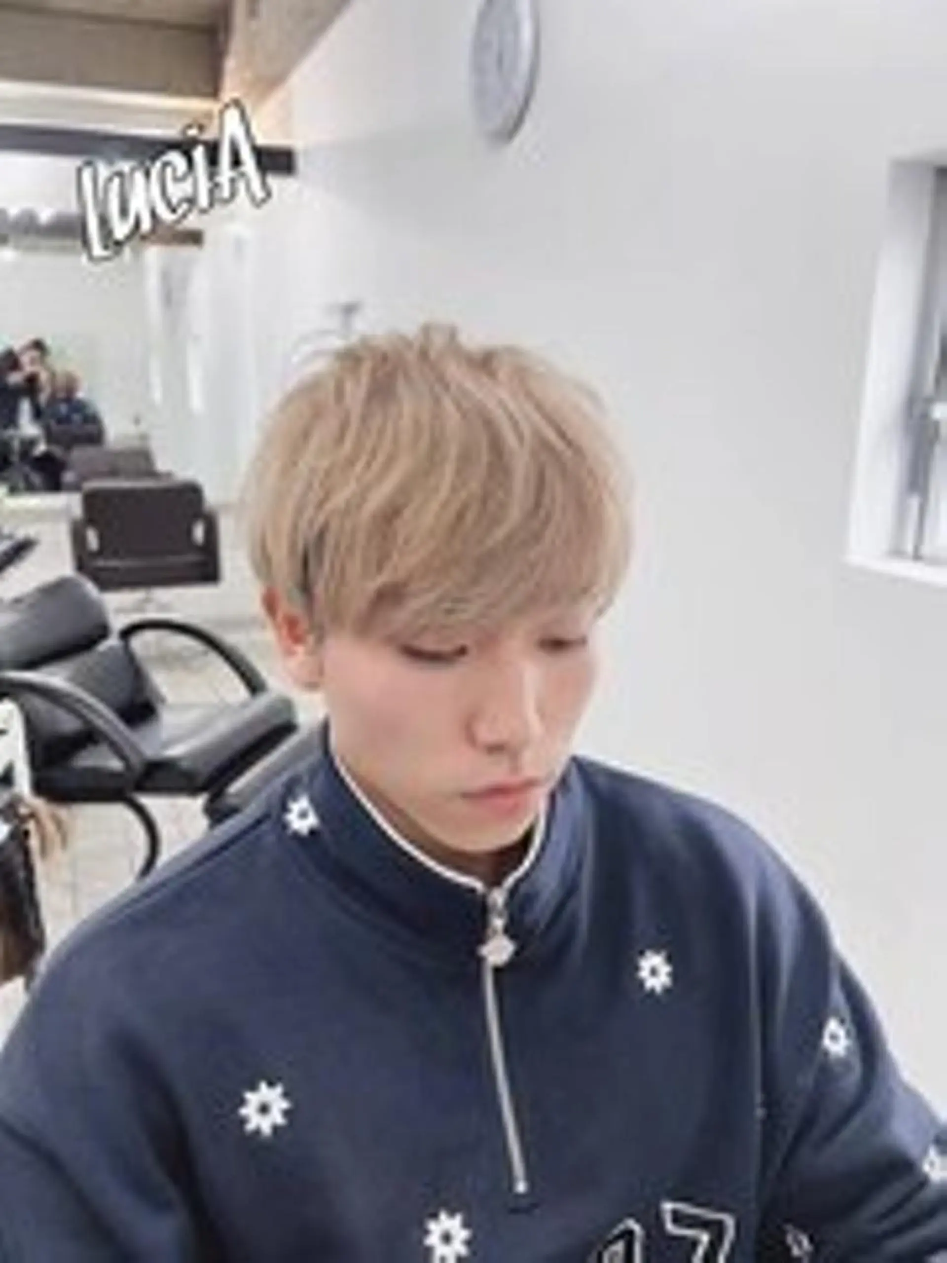 ロング ヘアアレンジ カラー シールエクステ 黒髪 ブリーチ デザインカラー ダブルカラー LuciAエクステ カラー3000セラのヘアスタイル