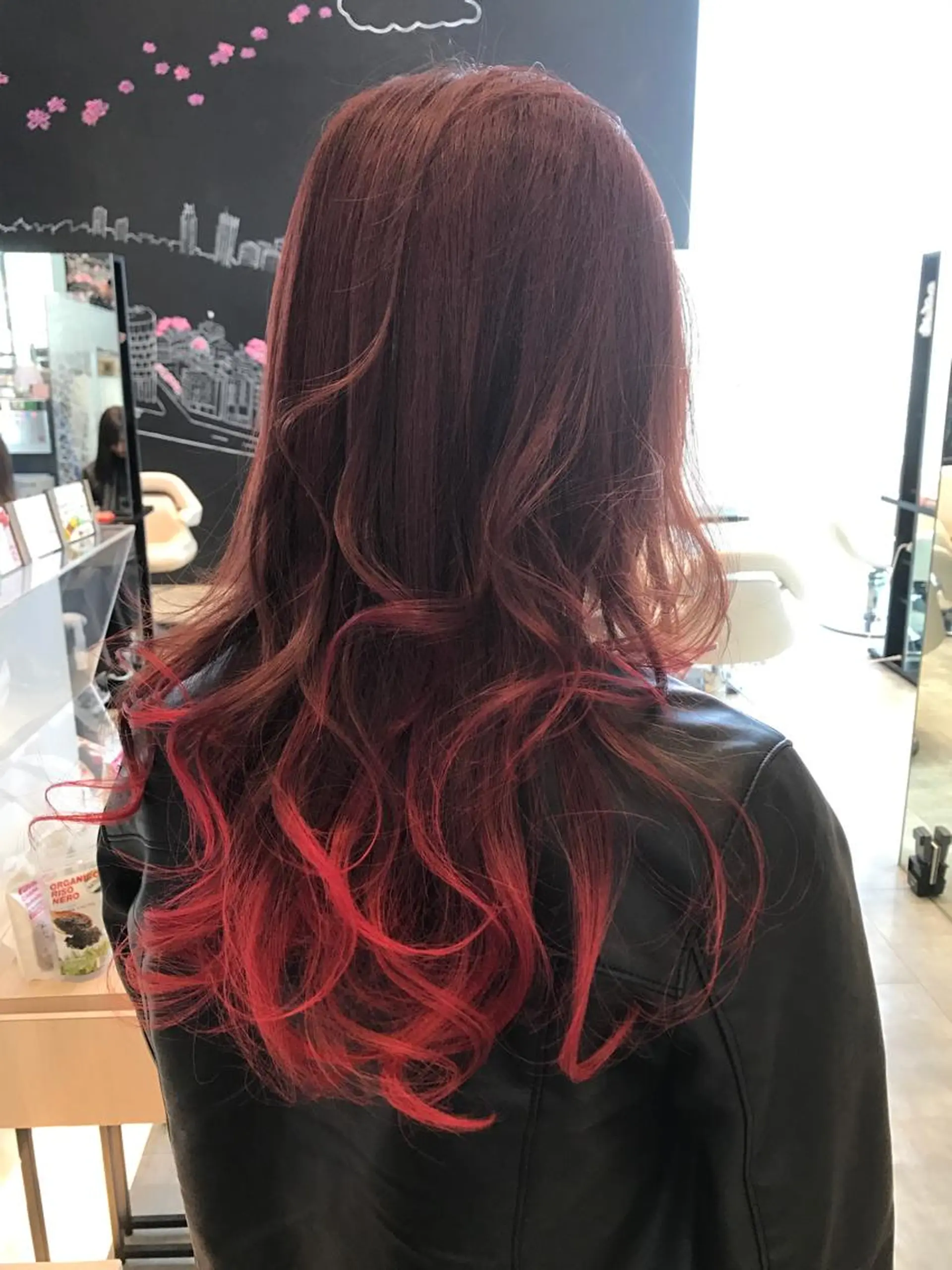 ロング カラー ヘアアレンジ グラデーションカラー レッドカラー Re:ta KANZOの眉毛・アイブロウイメージ