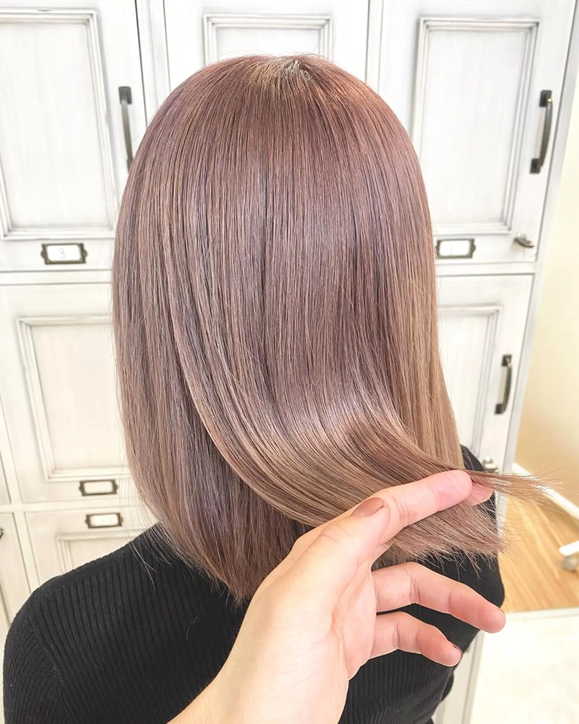 ショート カラー ブリーチ ピンクカラー 色ムラ修正の神様 新宿ハイトーンかすみのヘアスタイル