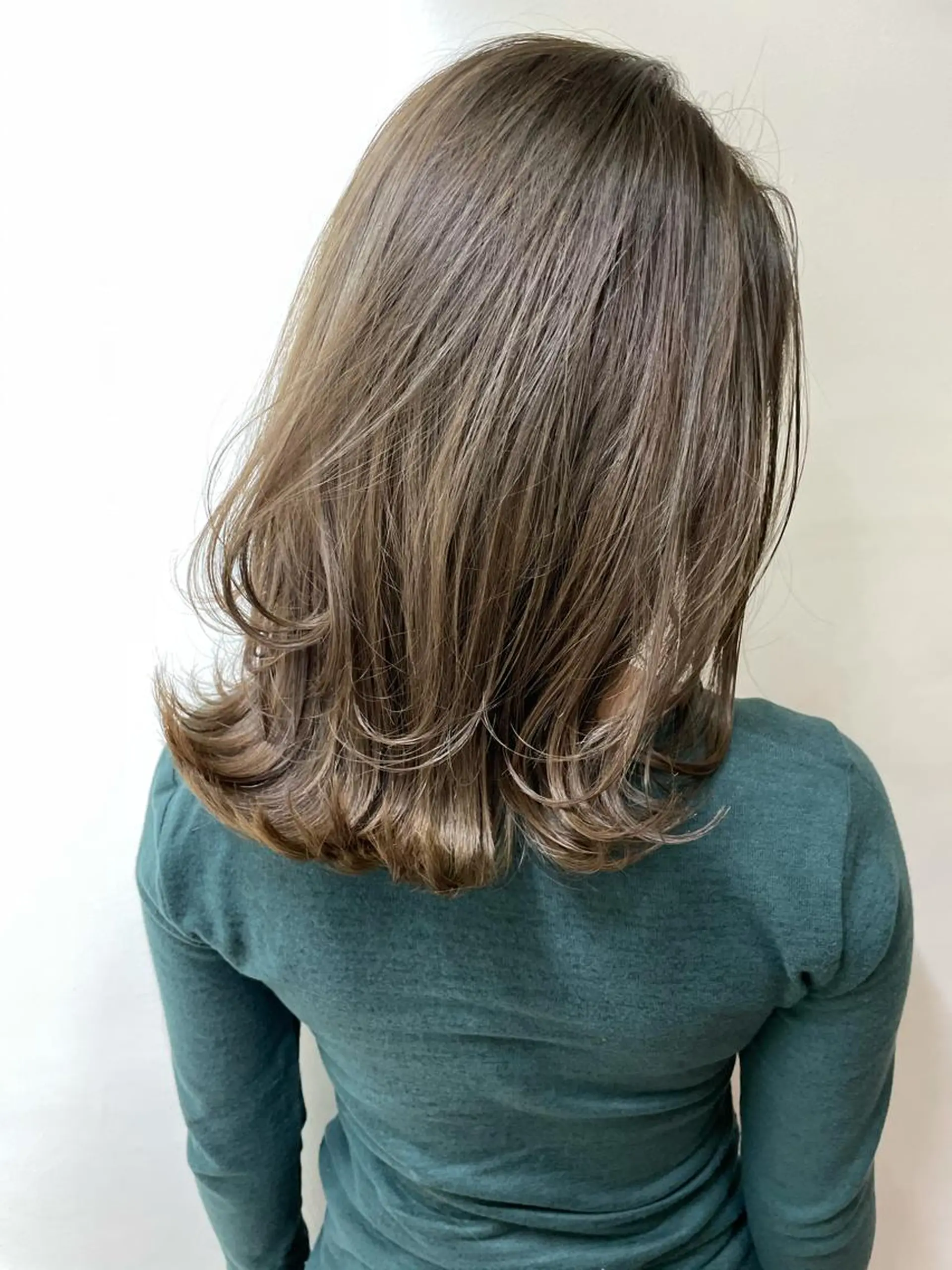 ミディアム カラー 寺山 佳貴のヘアスタイル