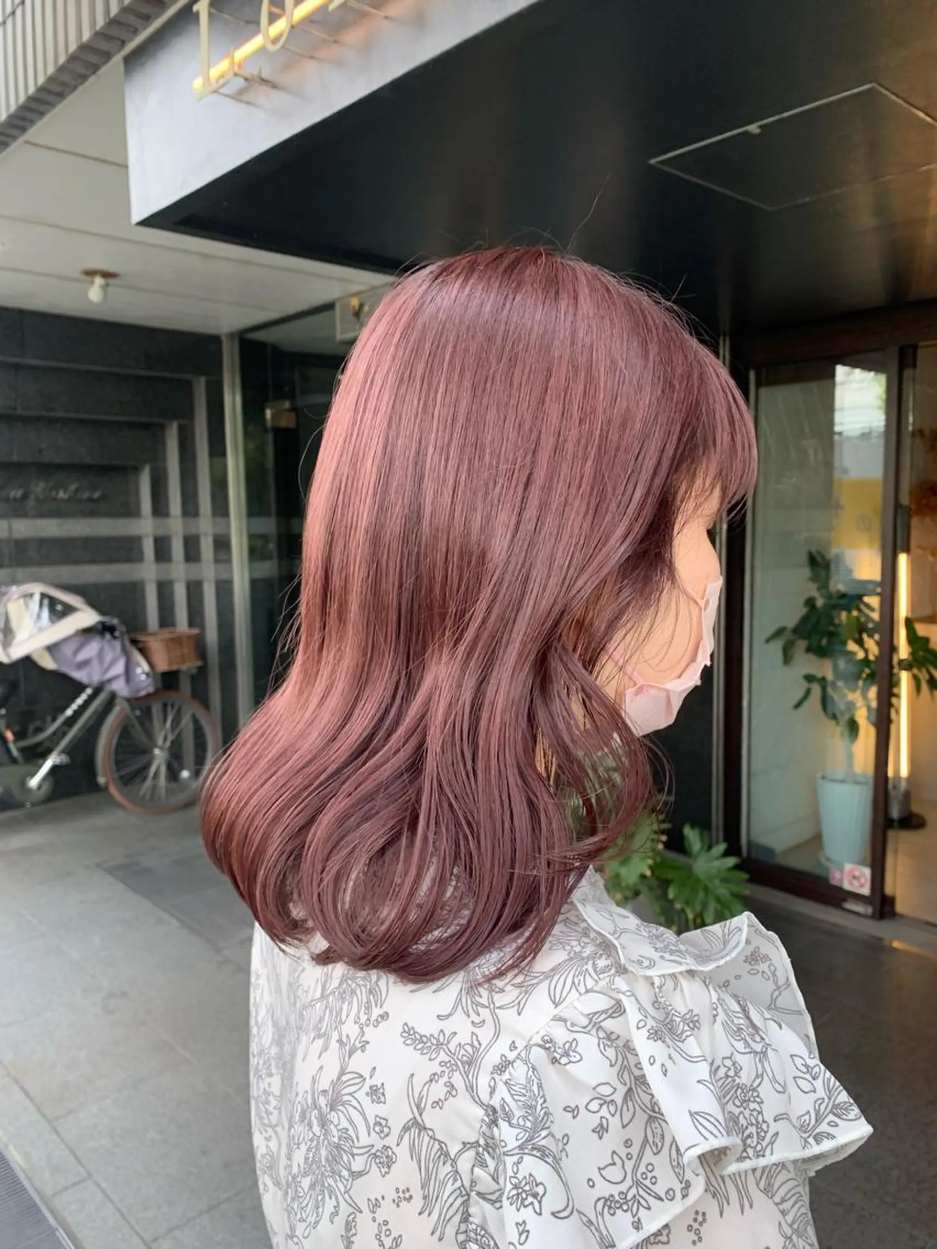 ミディアム カラー ピンクカラー カット ヘアカラー ピンクカラー/ mana🎀のヘアスタイル